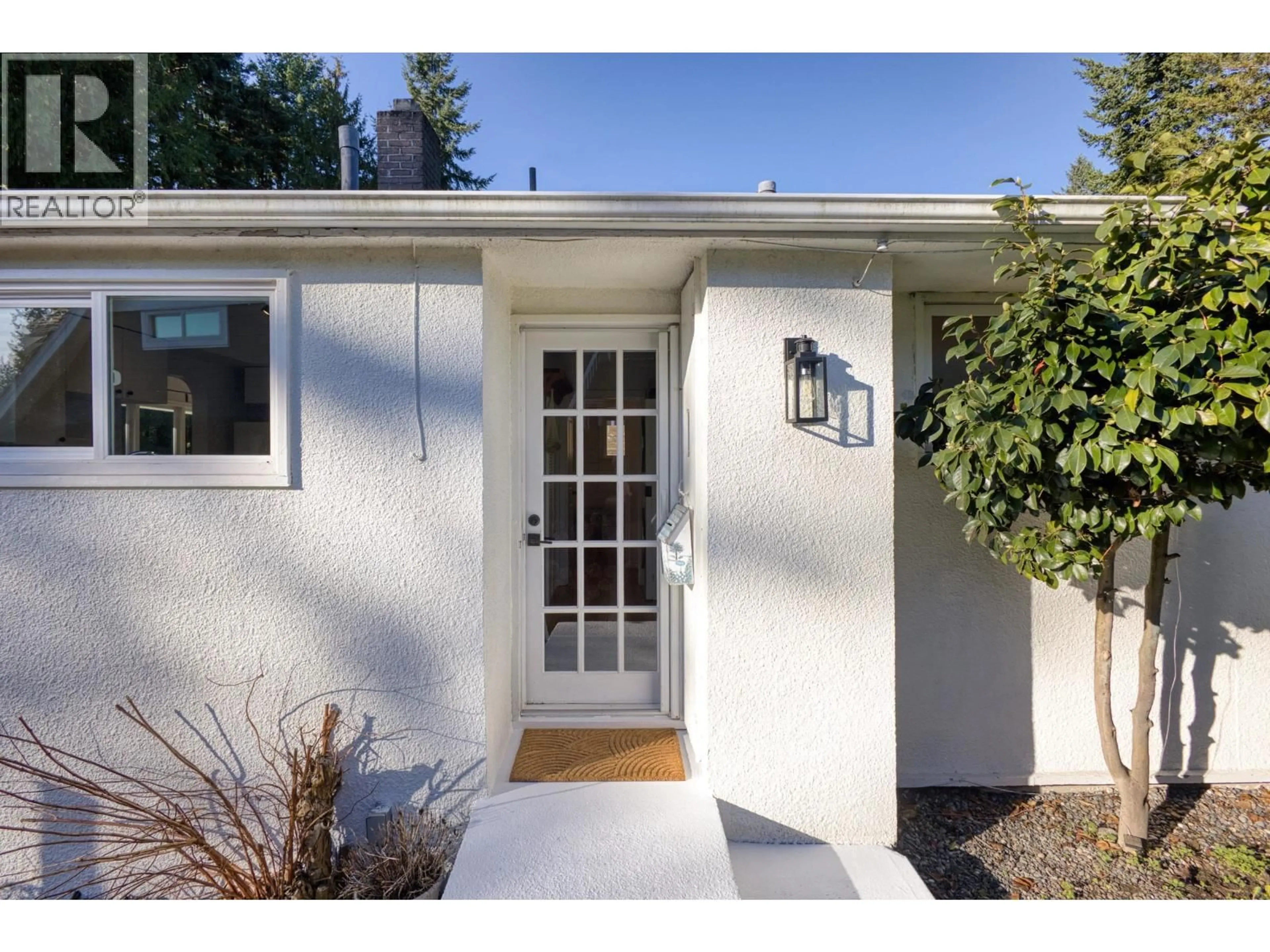 Home with vinyl exterior material, street for 1275 BRANTWOOD ROAD, North Vancouver British Columbia V7R1G6