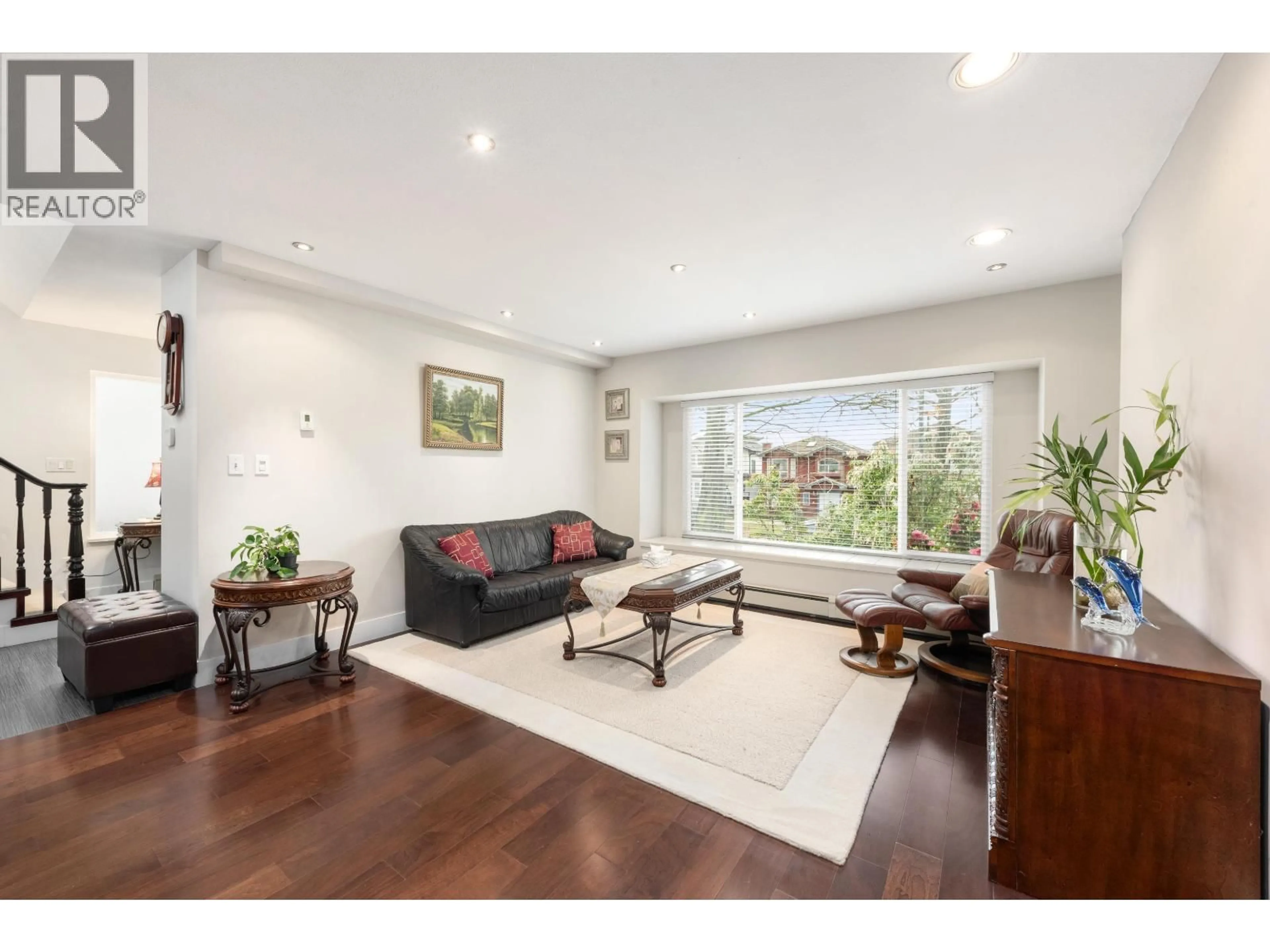 Living room with furniture, wood/laminate floor for 5756 KERR STREET, Vancouver British Columbia V5R4B7