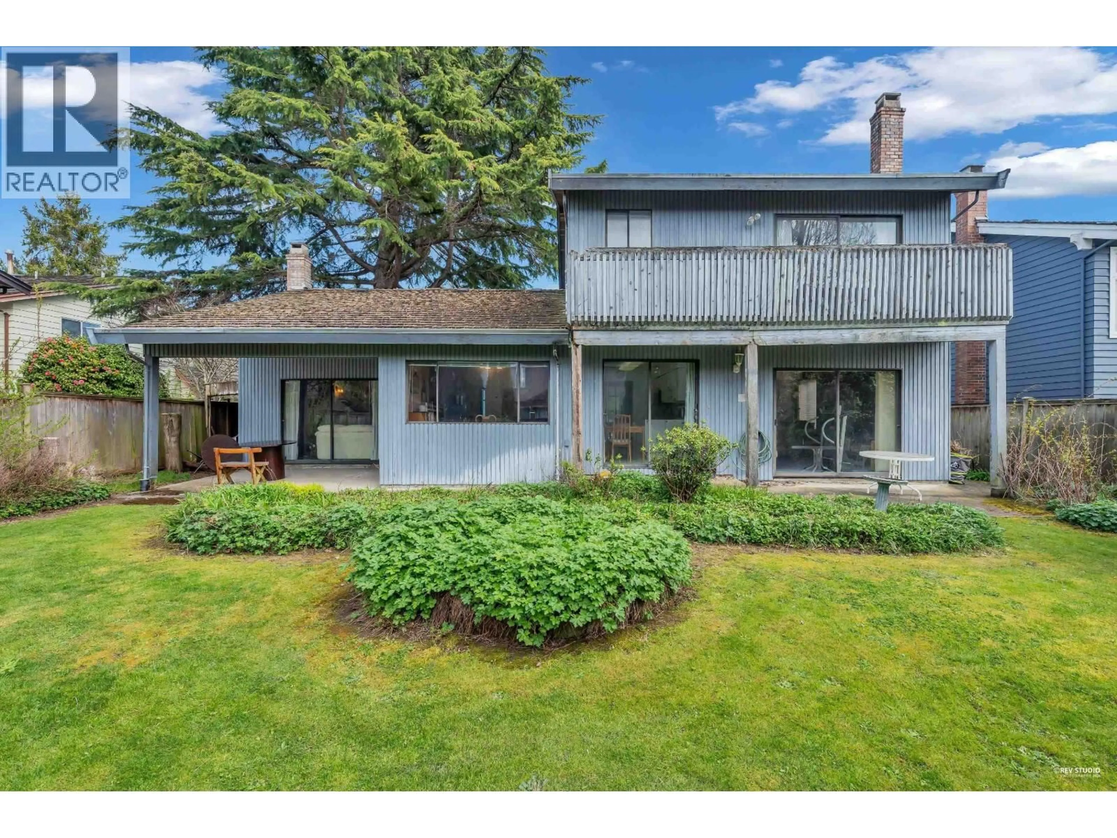 A pic from outside/outdoor area/front of a property/back of a property/a pic from drone, unknown for 7651 WILLOWFIELD DRIVE, Richmond British Columbia V7C4S8