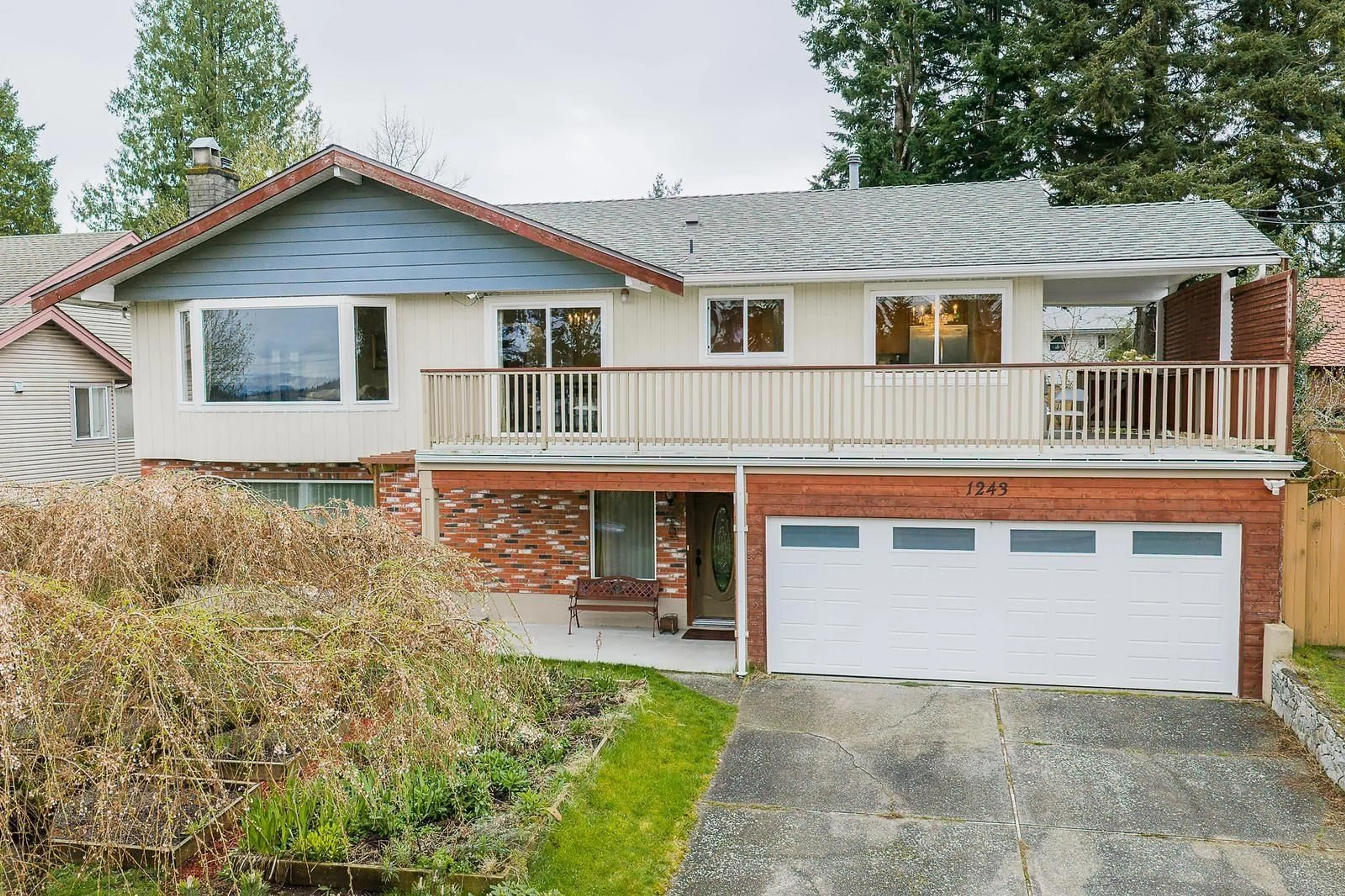 Home with vinyl exterior material, street for 1243 PARKER STREET, White Rock British Columbia V4B4S2