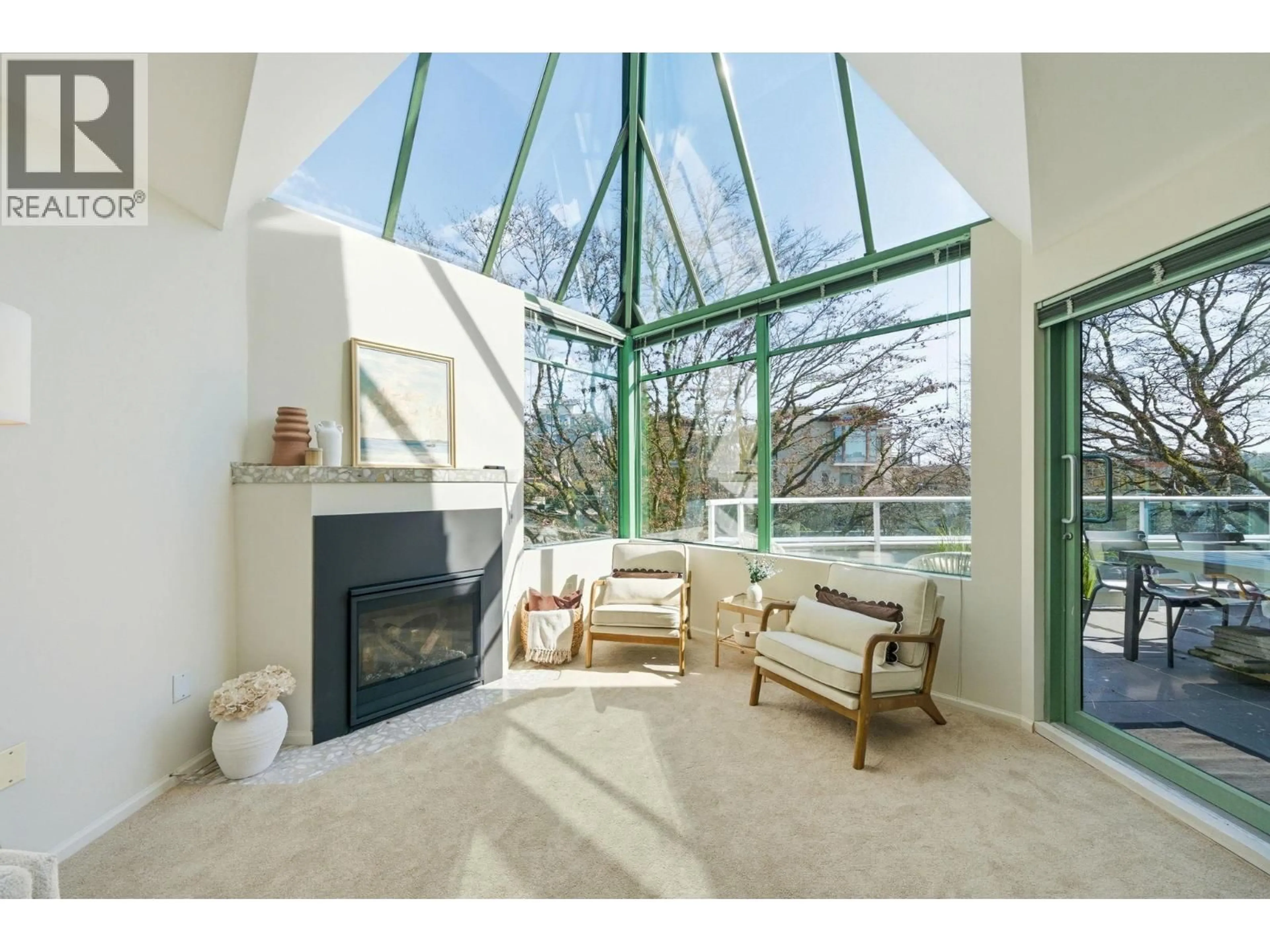 Unknown for 205 - 565 17TH STREET, West Vancouver British Columbia V7V3S9