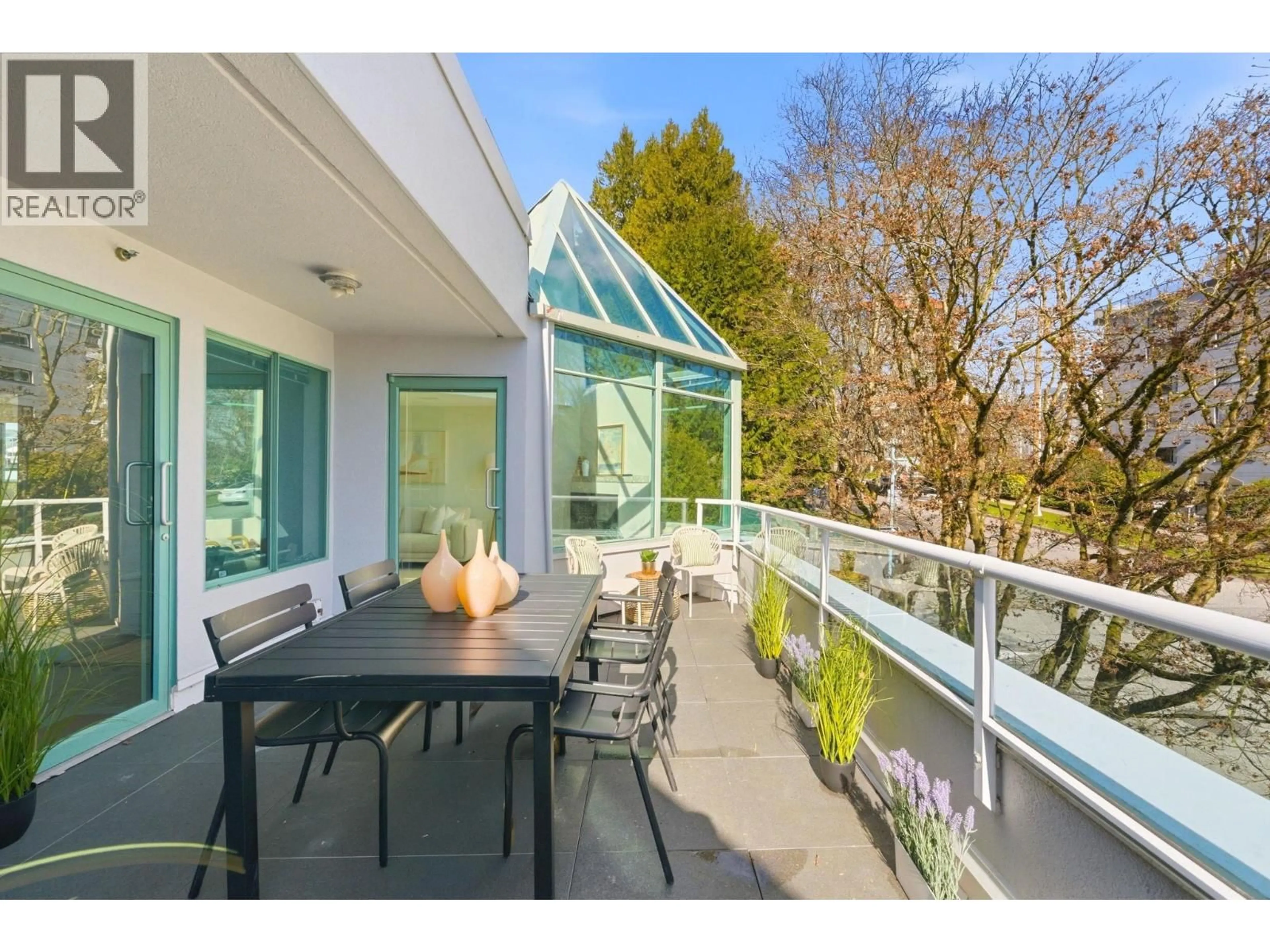 Patio, water/lake/river/ocean view for 205 - 565 17TH STREET, West Vancouver British Columbia V7V3S9