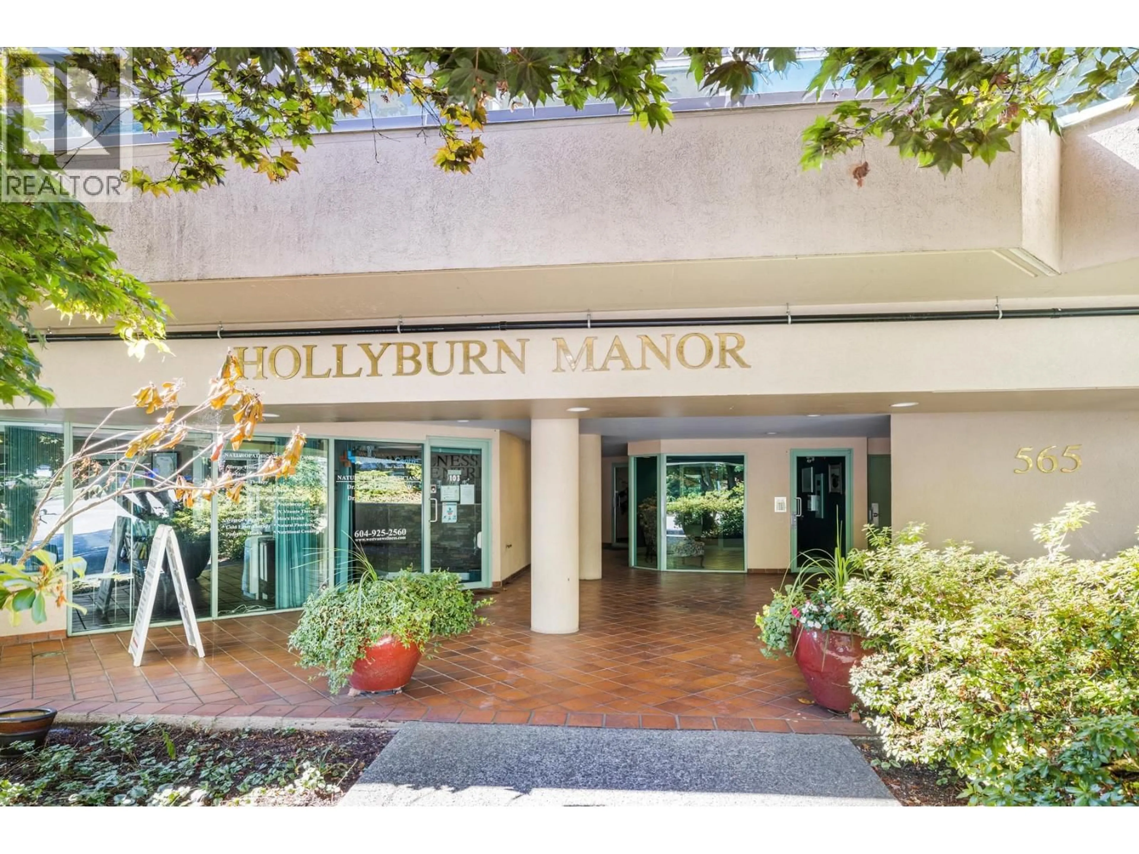 Indoor foyer for 205 - 565 17TH STREET, West Vancouver British Columbia V7V3S9