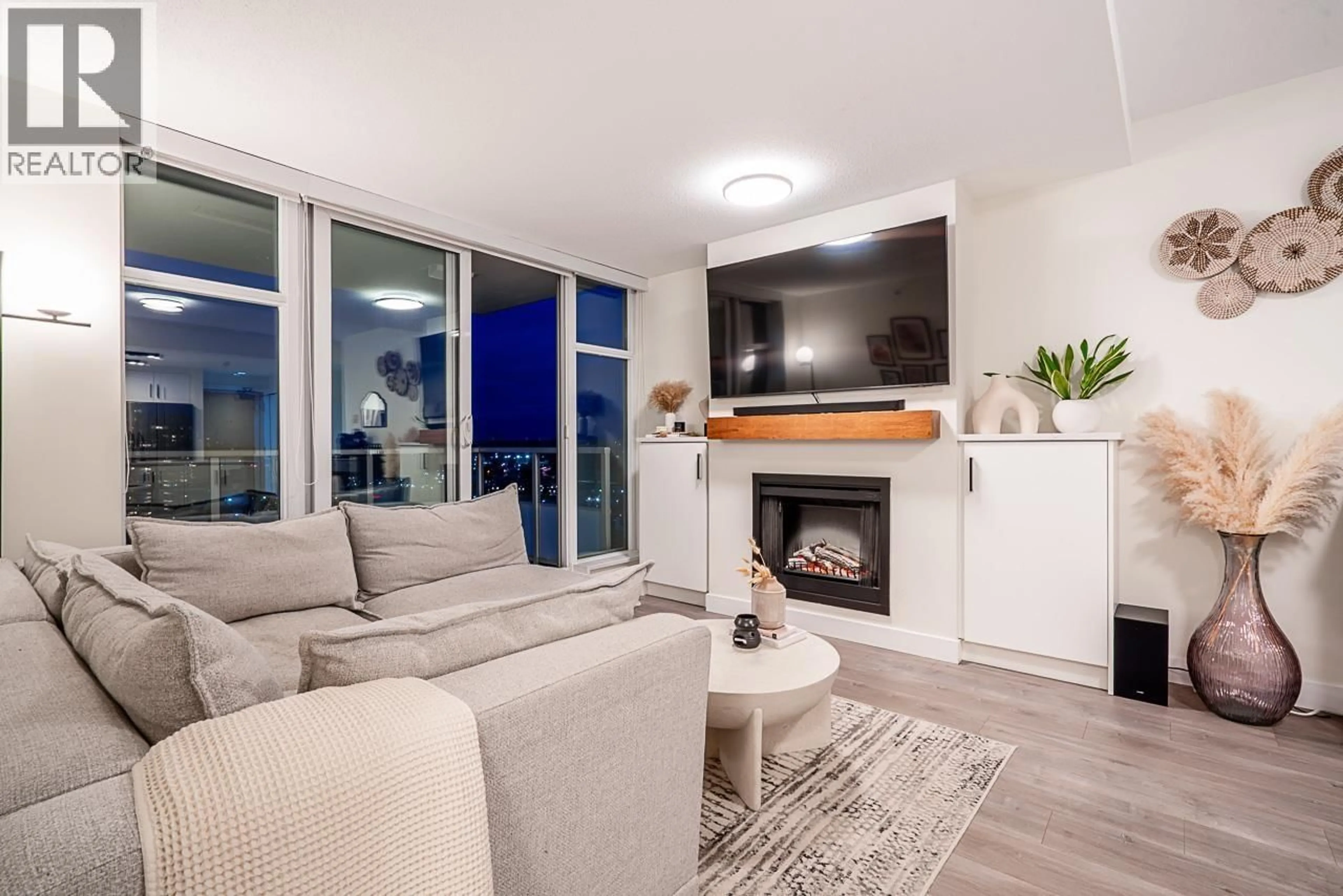 Living room with furniture, unknown for 2903 - 2289 YUKON CRESCENT, Burnaby British Columbia V5C0B2