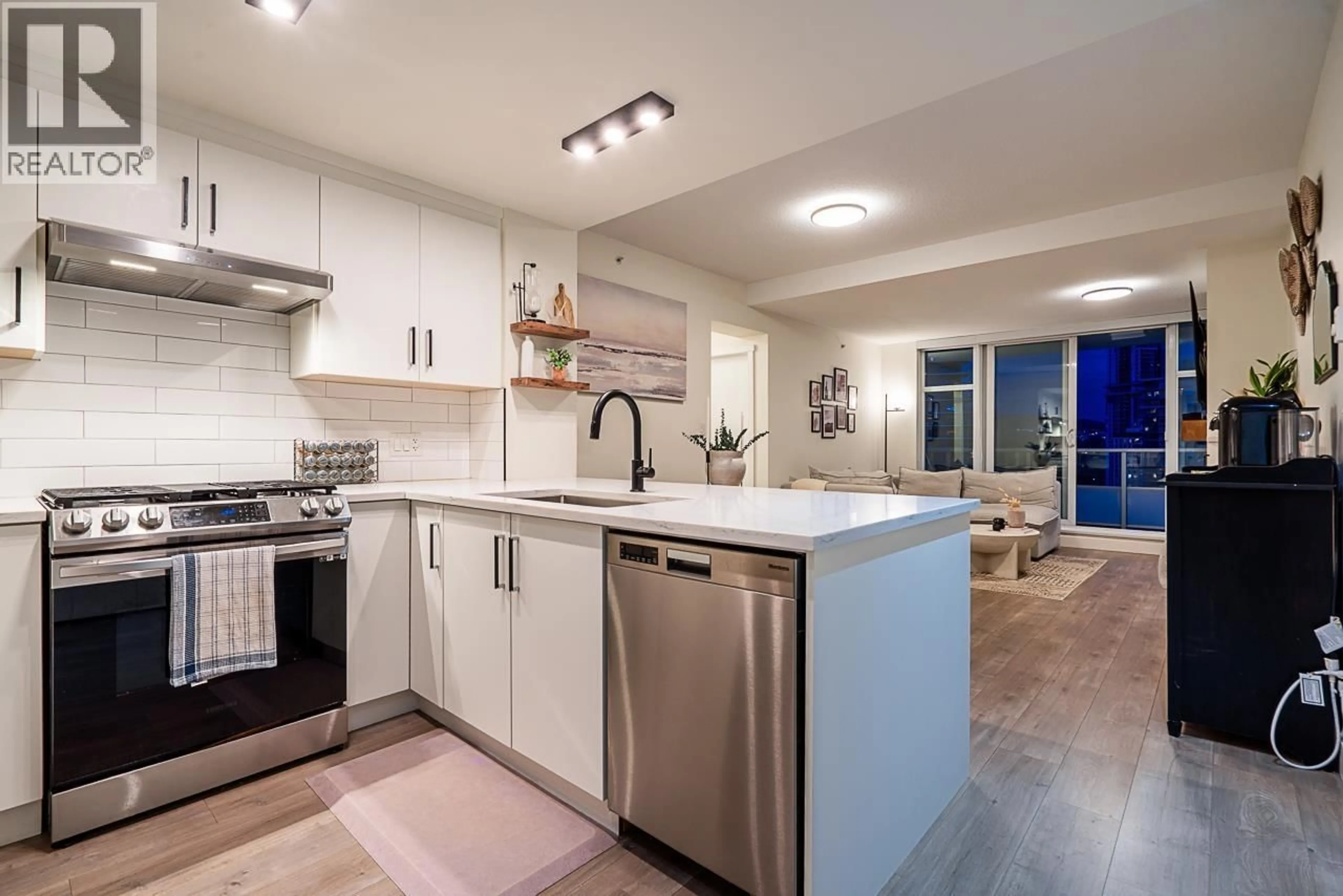 Open concept kitchen, ceramic/tile floor for 2903 - 2289 YUKON CRESCENT, Burnaby British Columbia V5C0B2