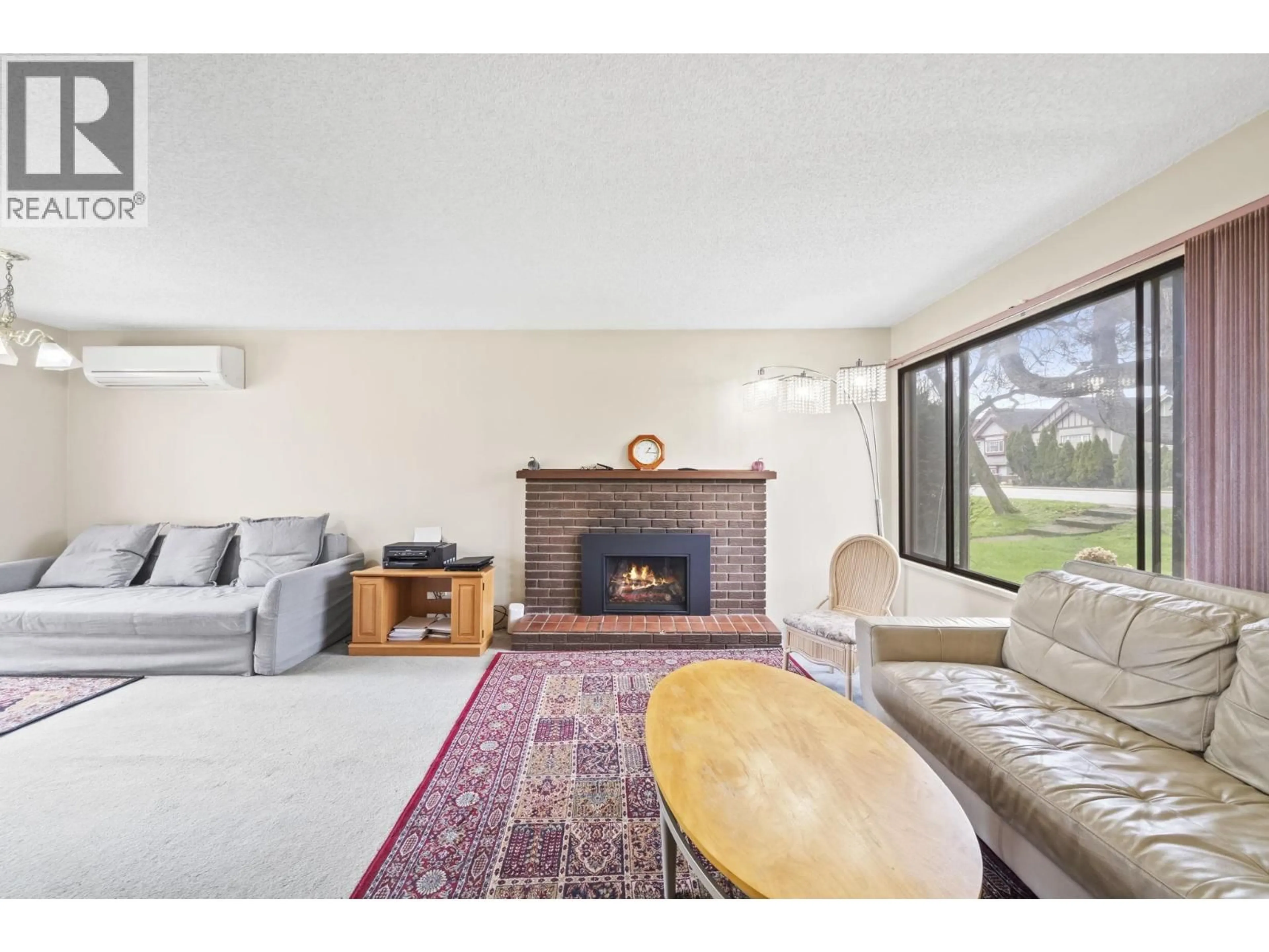 Living room with furniture, unknown for 8406 NO. 1 ROAD, Richmond British Columbia V7C4L5