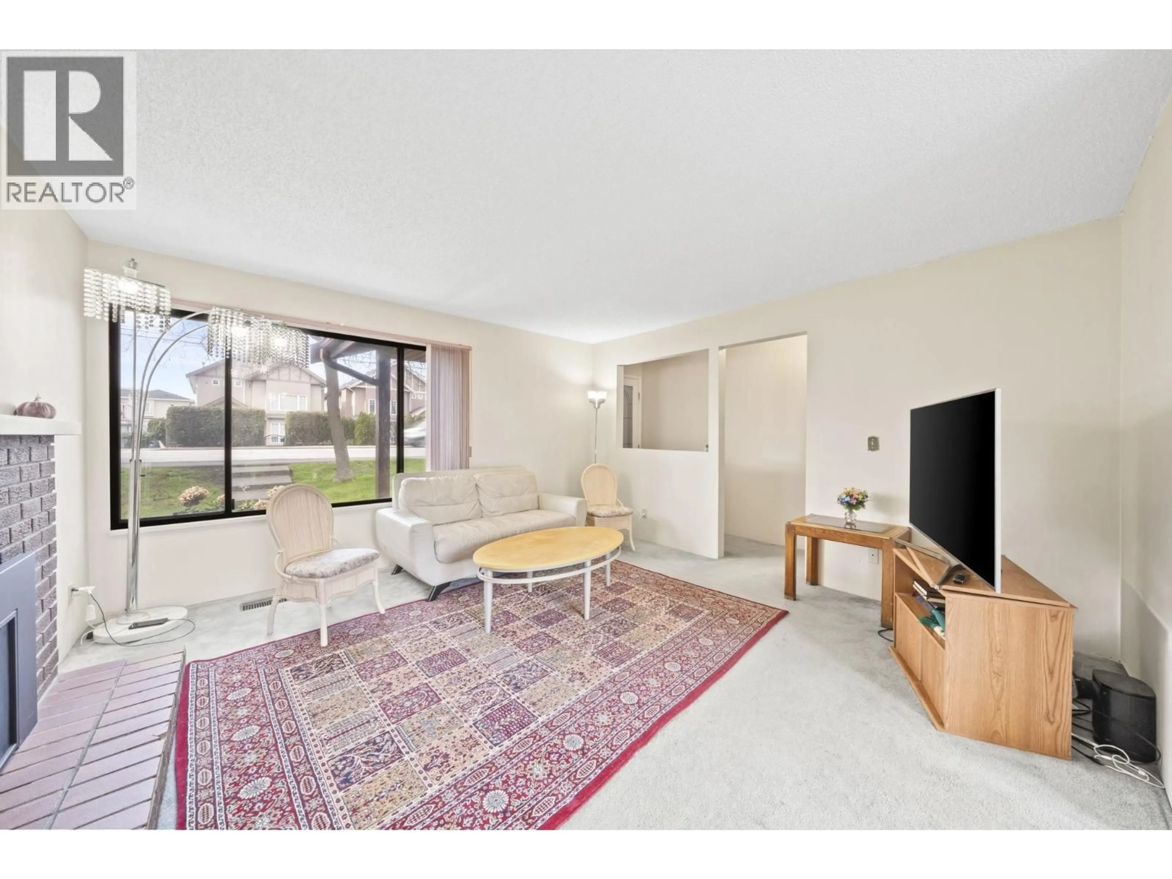 Living room with furniture, unknown for 8406 NO. 1 ROAD, Richmond British Columbia V7C4L5