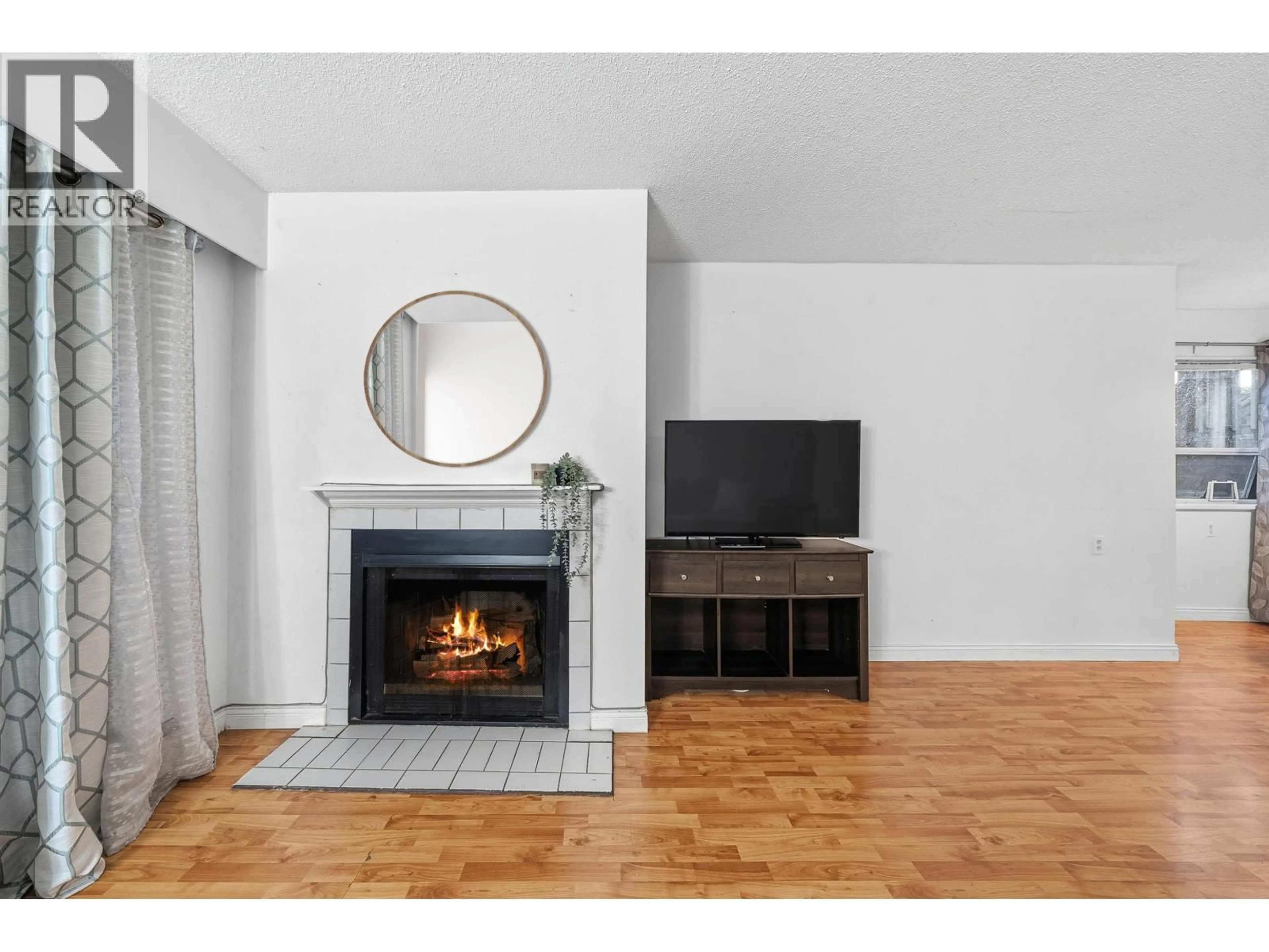 Living room with furniture, unknown for 105 - 932 ROBINSON STREET, Coquitlam British Columbia V3J7R8