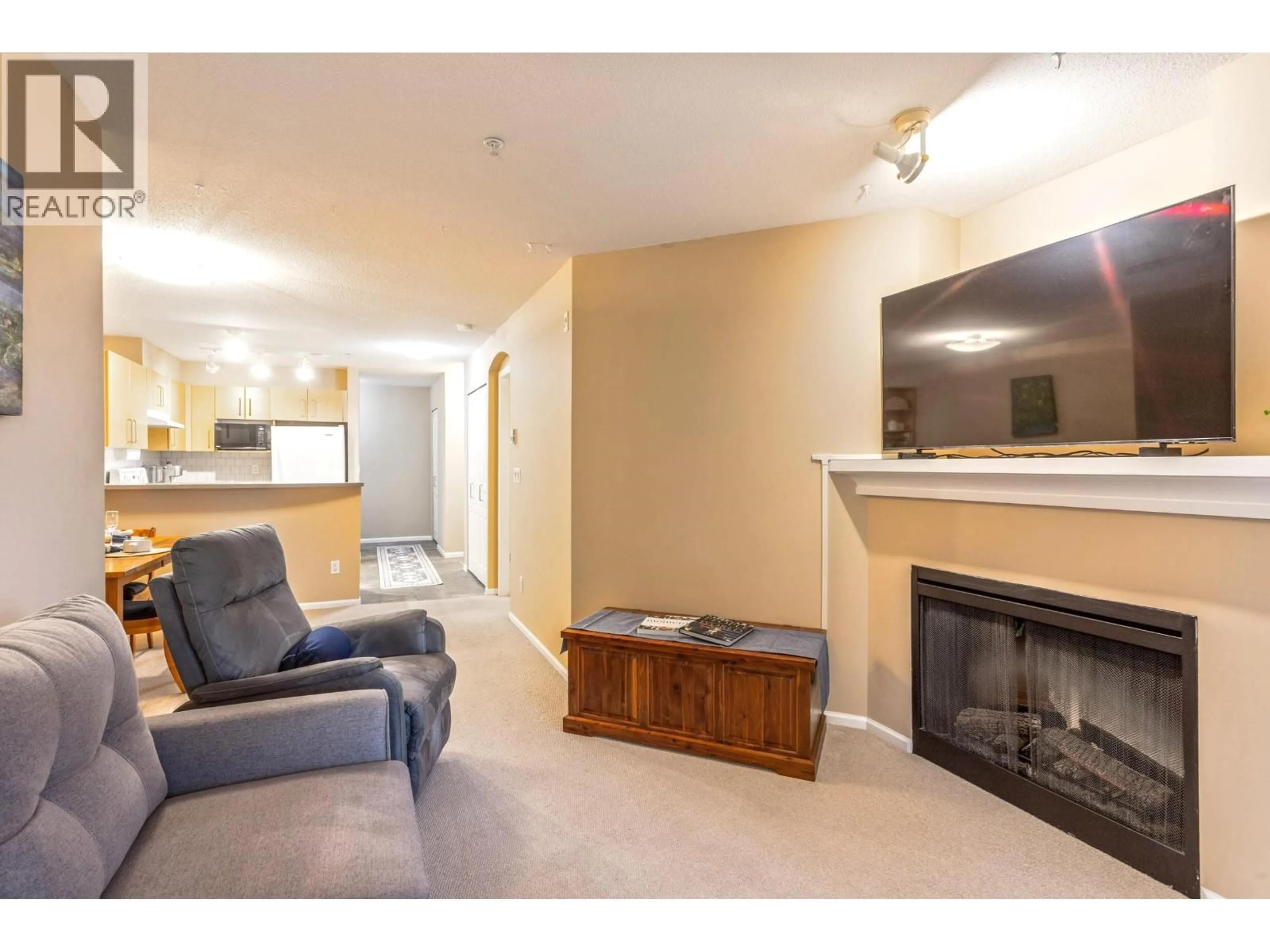 Living room with furniture, unknown for 301 - 7330 SALISBURY AVENUE, Burnaby British Columbia V5E4N8