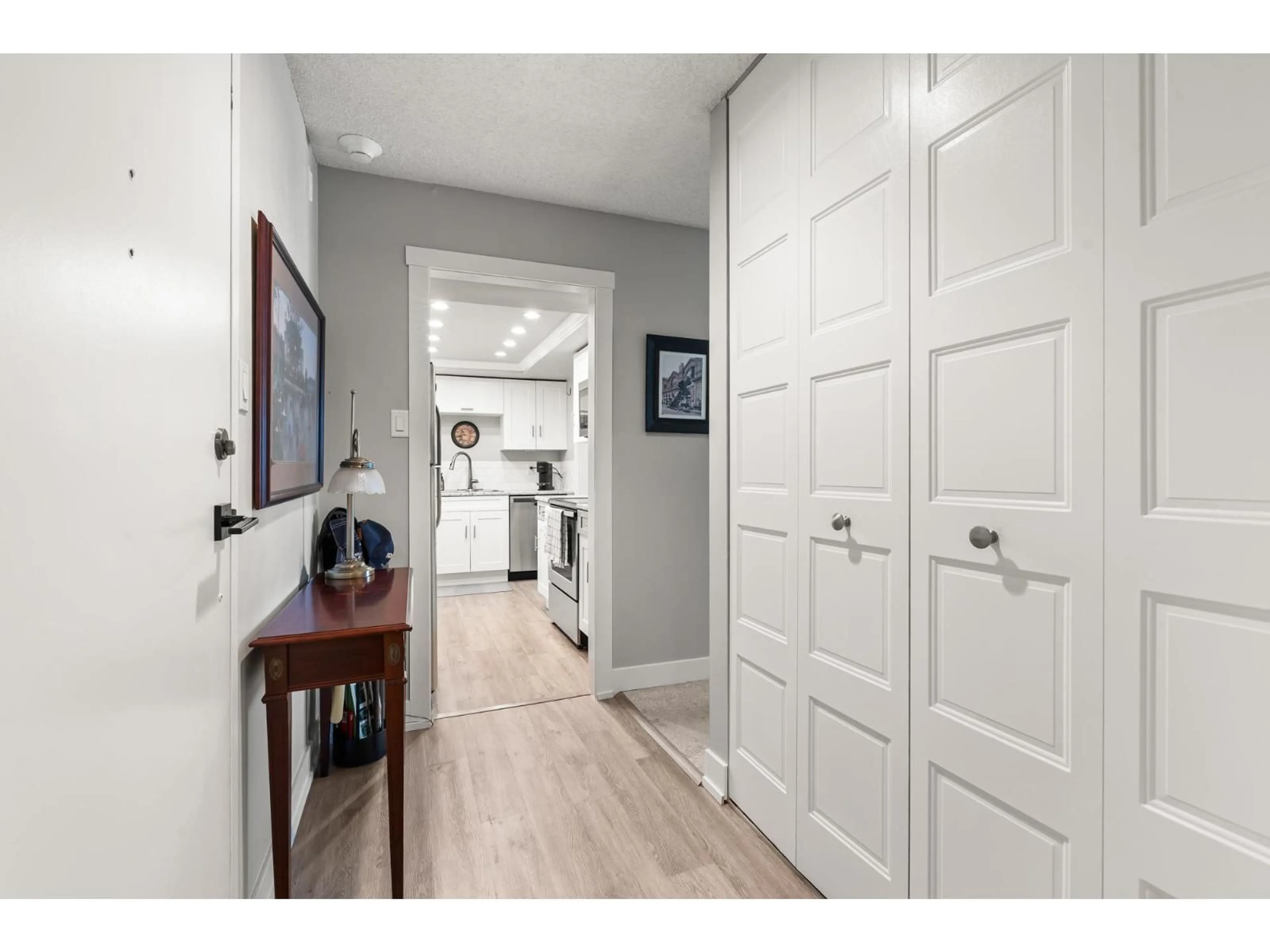 Indoor entryway for 203 - 1379 MERKLIN STREET, White Rock British Columbia V4B4C2