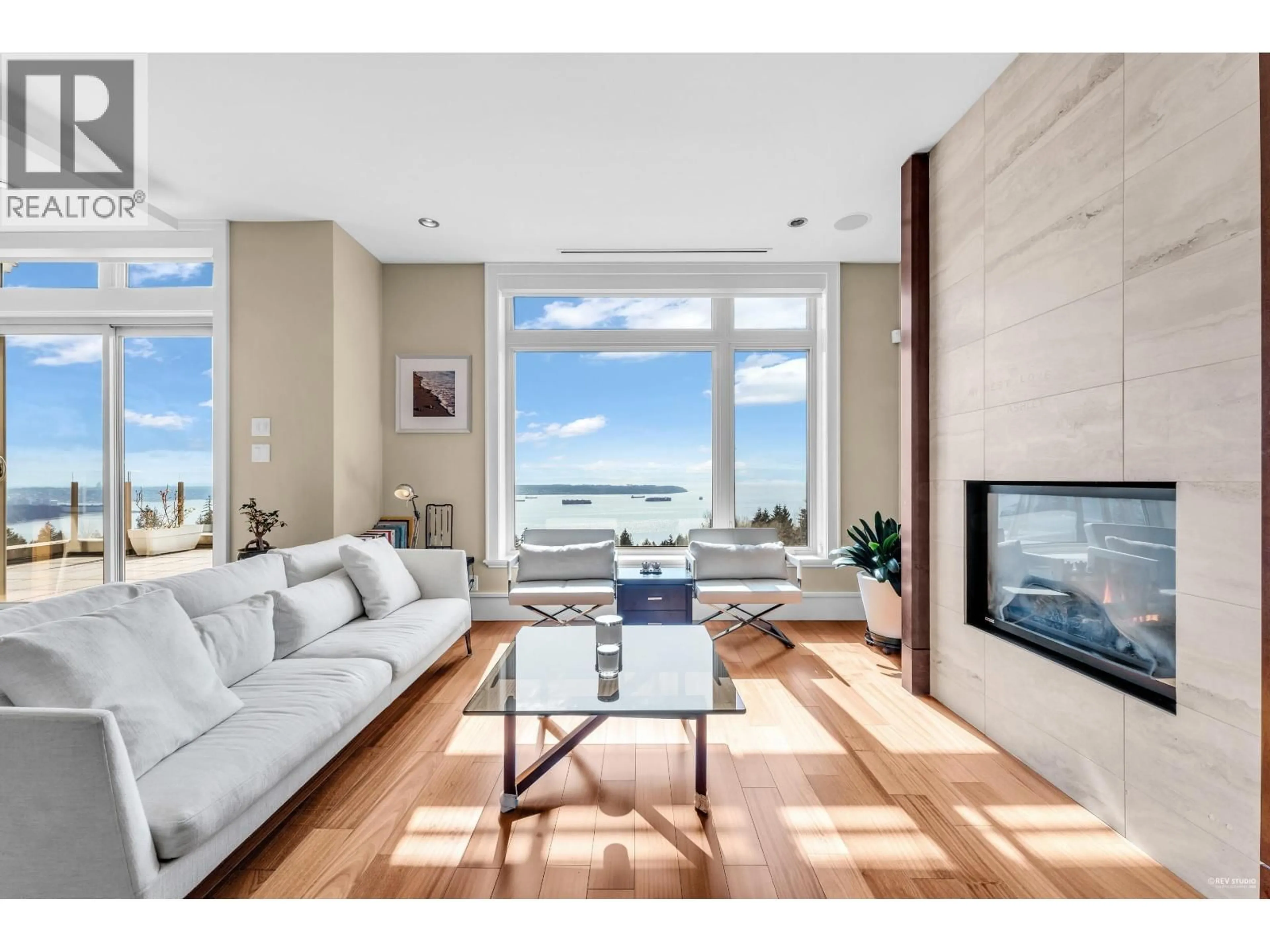 Living room with furniture, unknown for 102 - 2575 GARDEN COURT, West Vancouver British Columbia V7S0A2