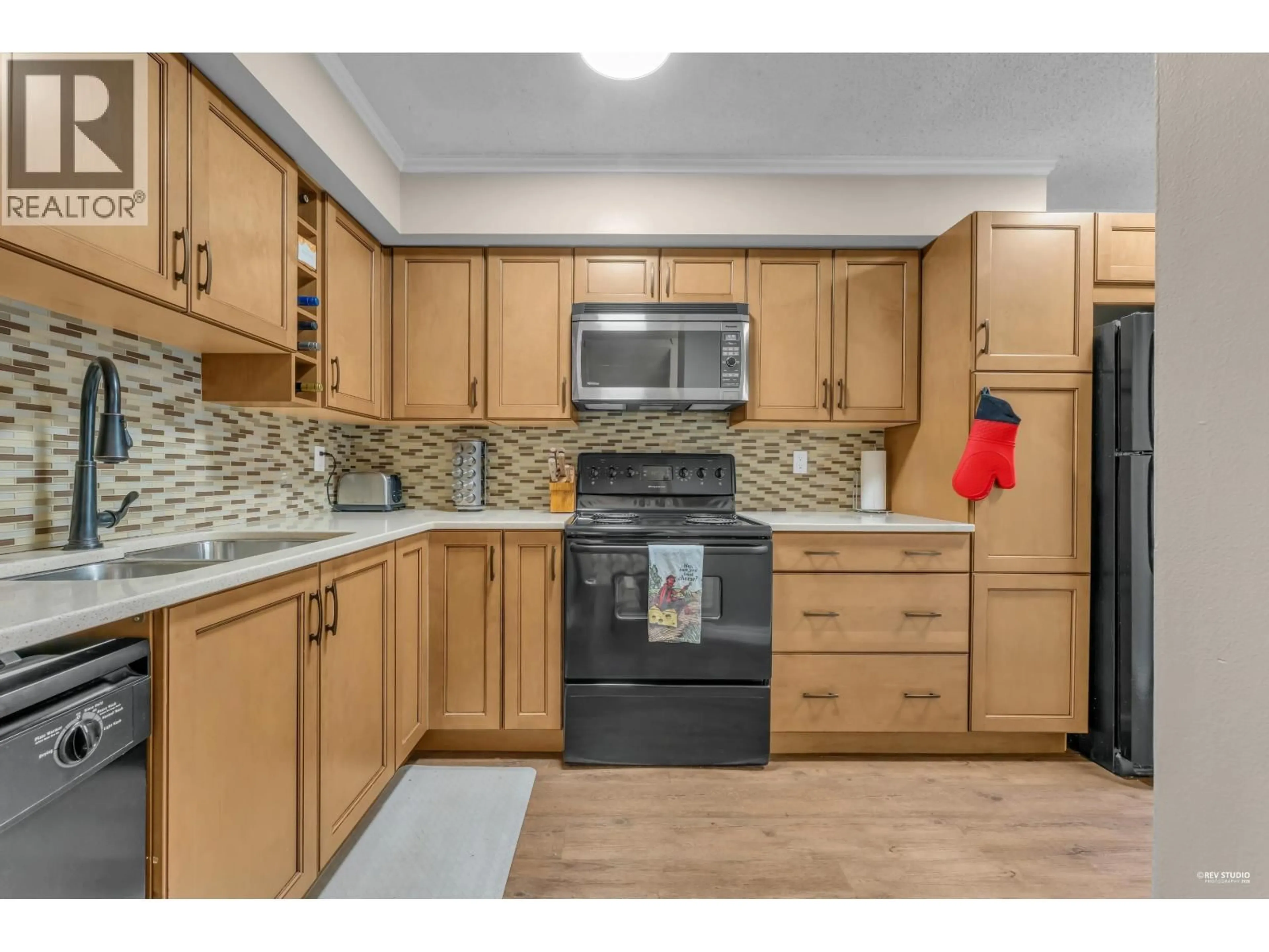 Standard kitchen, wood/laminate floor for 202 CARDIFF WAY, Port Moody British Columbia V3H3X8