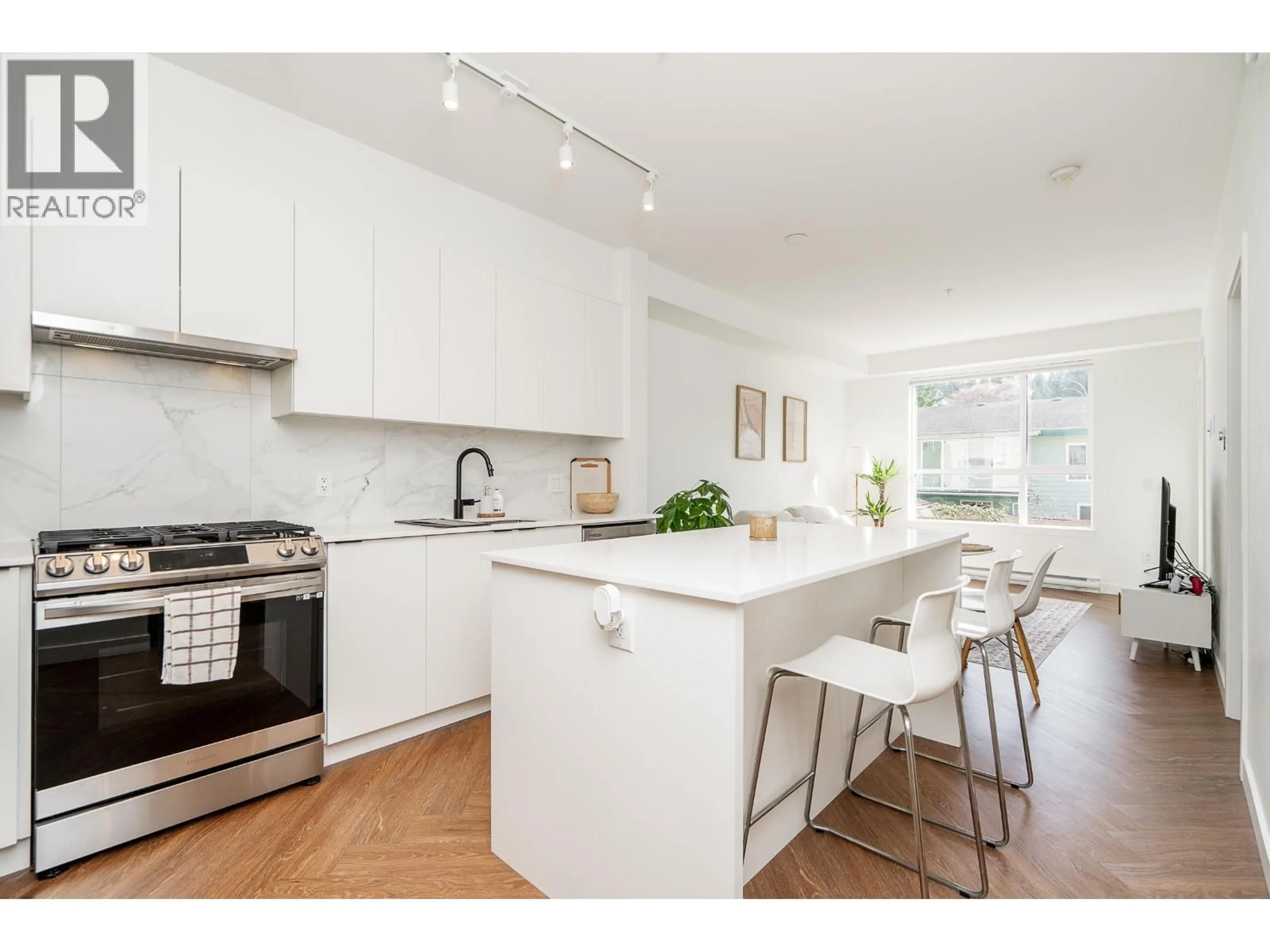 Open concept kitchen, wood/laminate floor for 425 - 3229 ST JOHNS STREET, Port Moody British Columbia V3H0M4