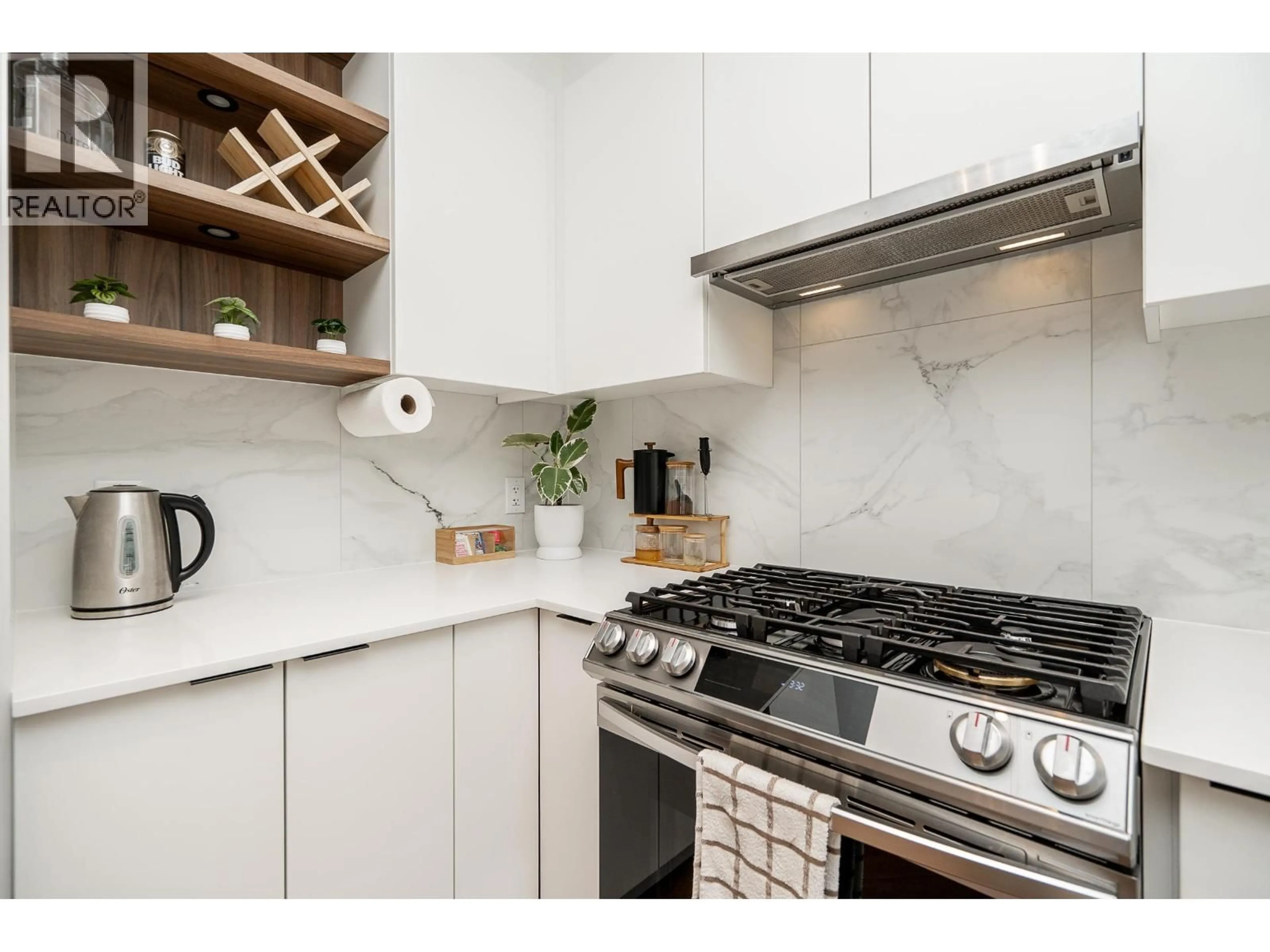 Contemporary kitchen, ceramic/tile floor for 425 - 3229 ST JOHNS STREET, Port Moody British Columbia V3H0M4