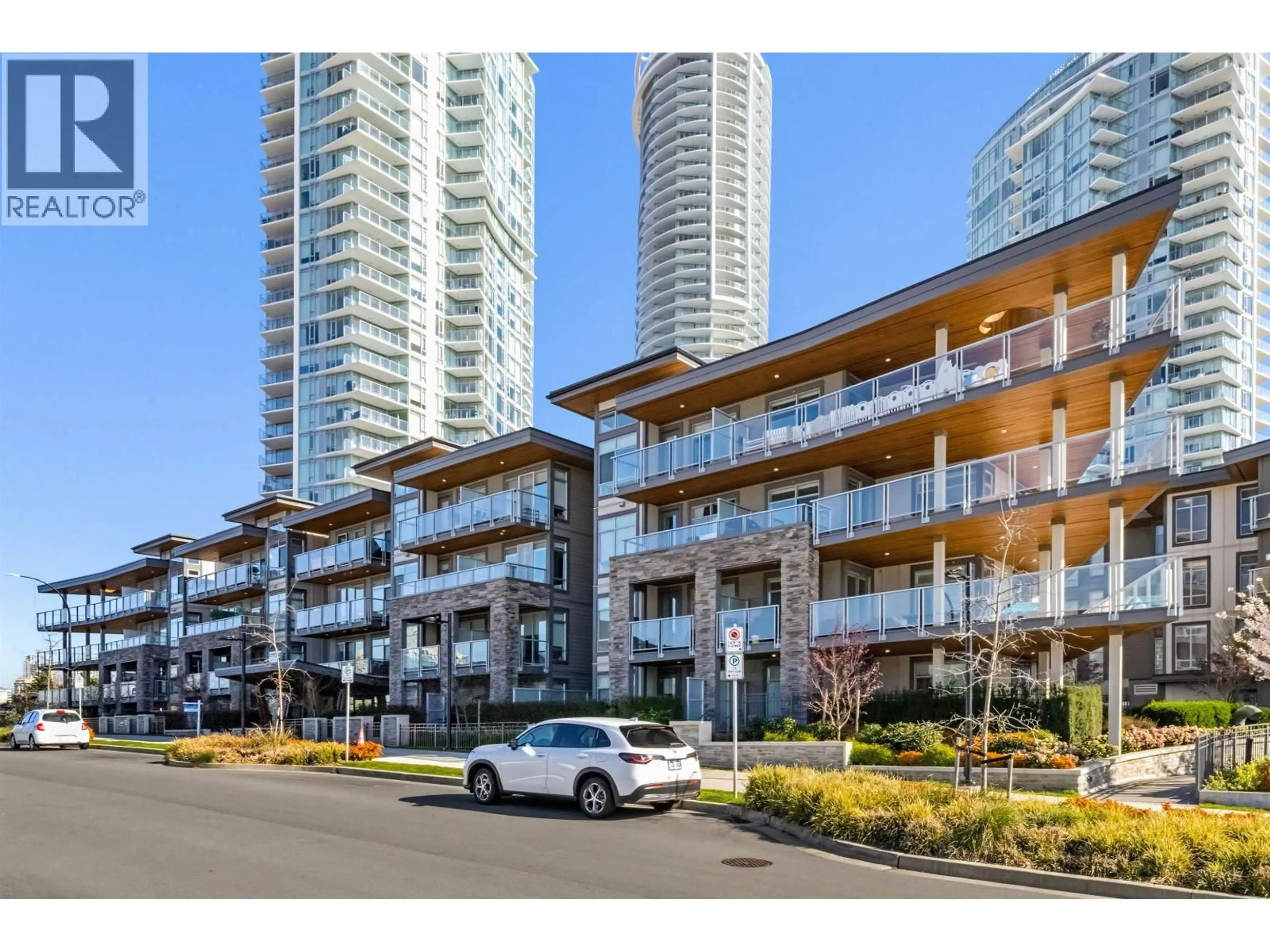 Patio, unknown for 404 - 7788 18TH STREET, Burnaby British Columbia V3N0J3