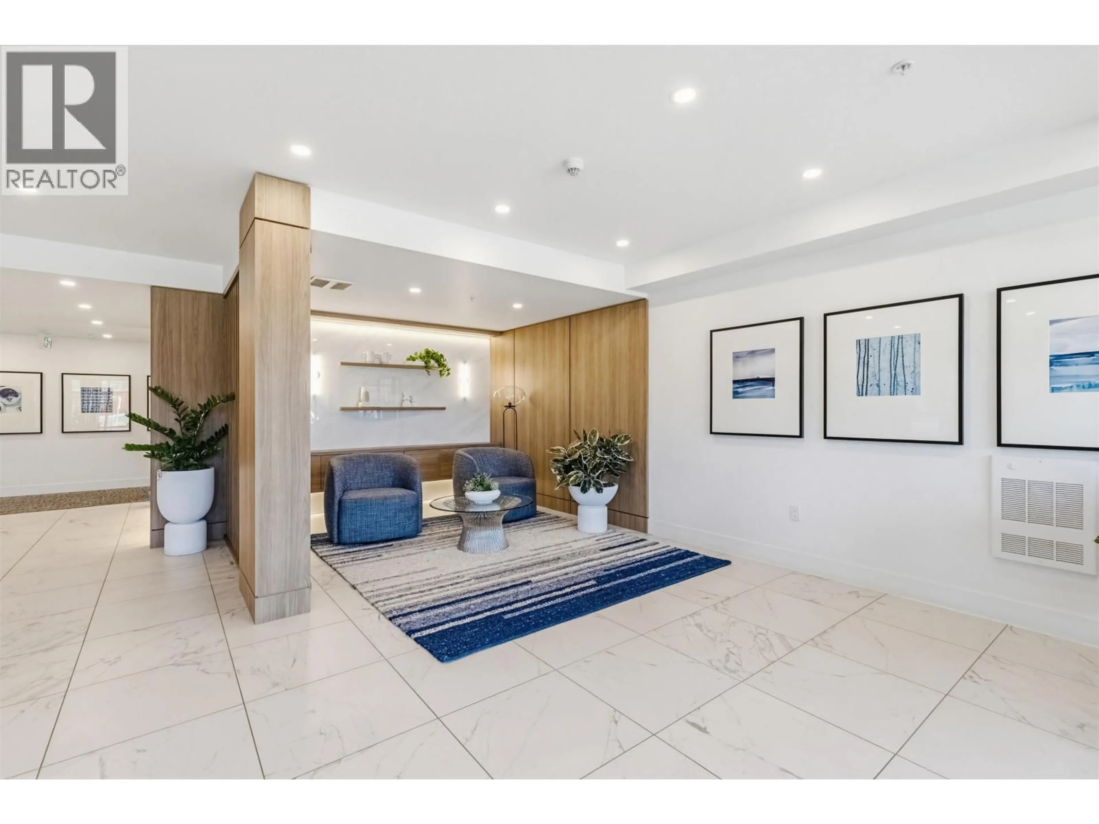 Indoor foyer for 404 - 7788 18TH STREET, Burnaby British Columbia V3N0J3