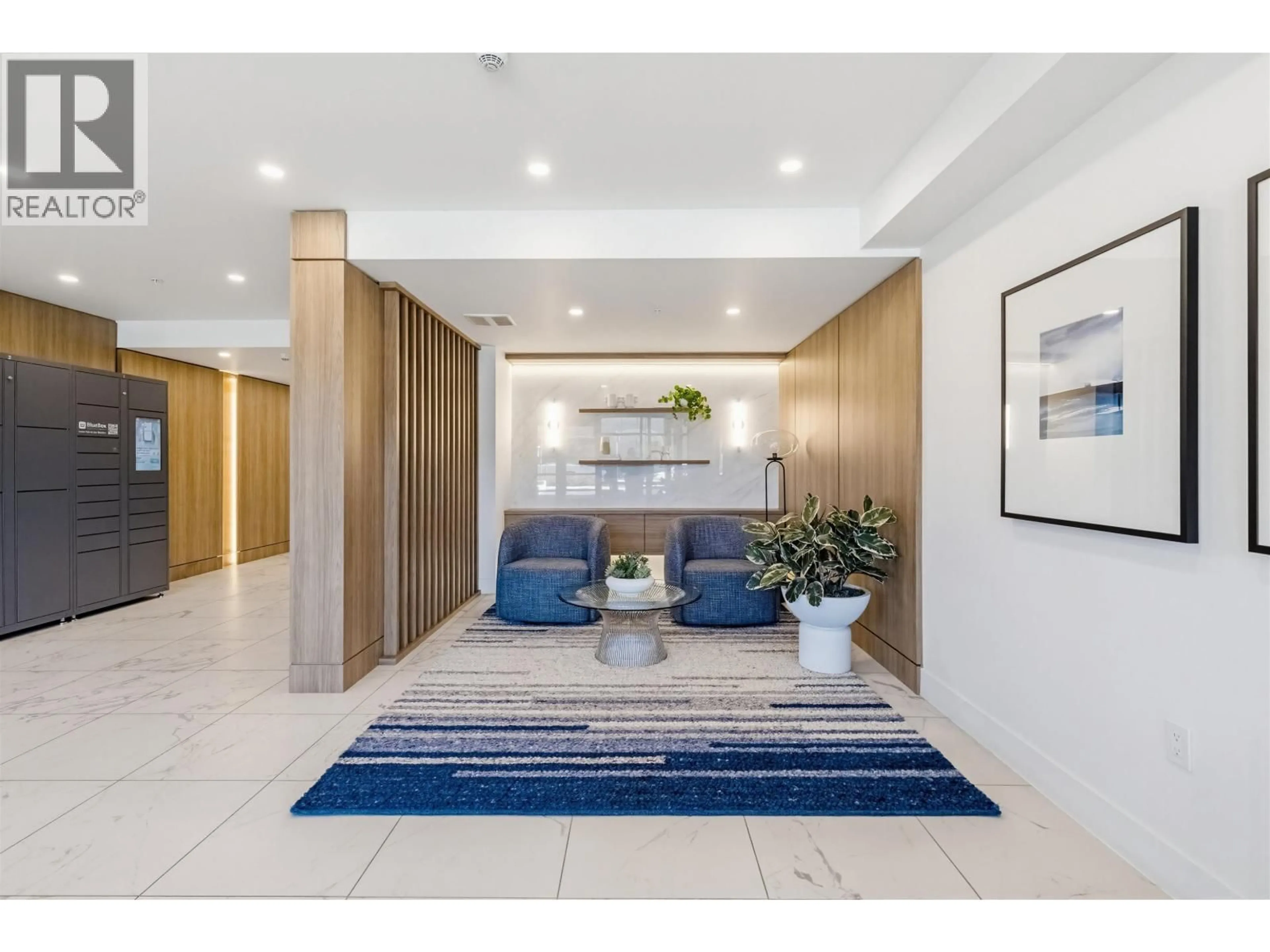 Indoor foyer for 404 - 7788 18TH STREET, Burnaby British Columbia V3N0J3