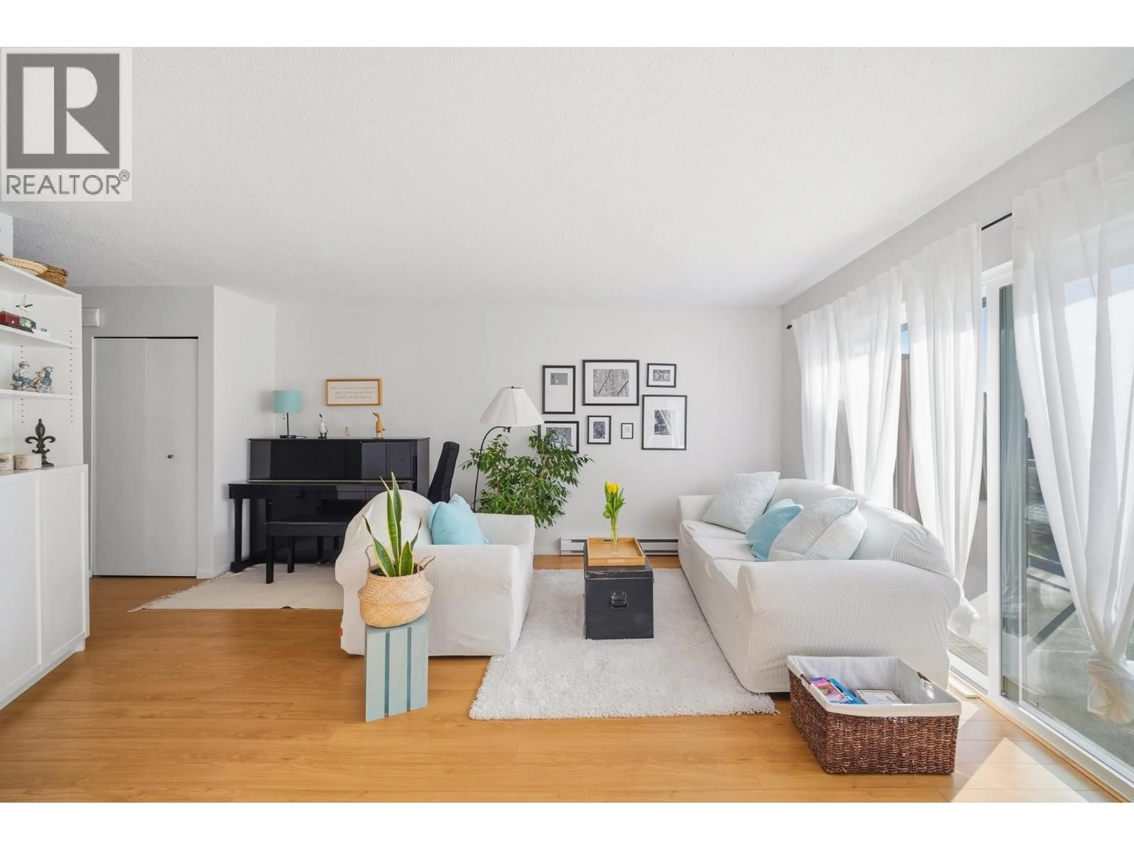 Living room with furniture, wood/laminate floor for 1309 MAHON AVENUE, North Vancouver British Columbia V7M2S2