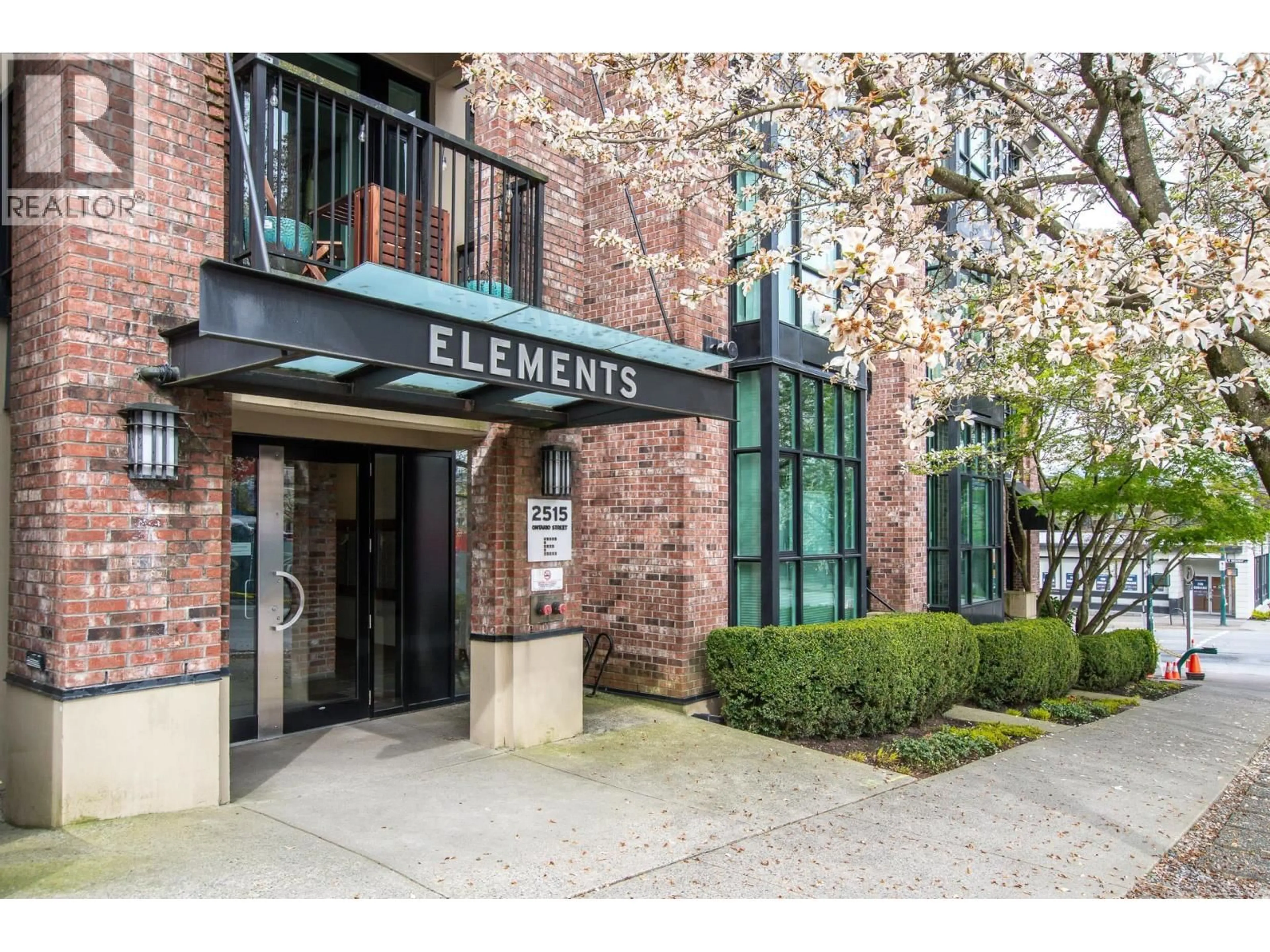 Indoor entryway for 316 - 2515 ONTARIO STREET, Vancouver British Columbia V5T4V4