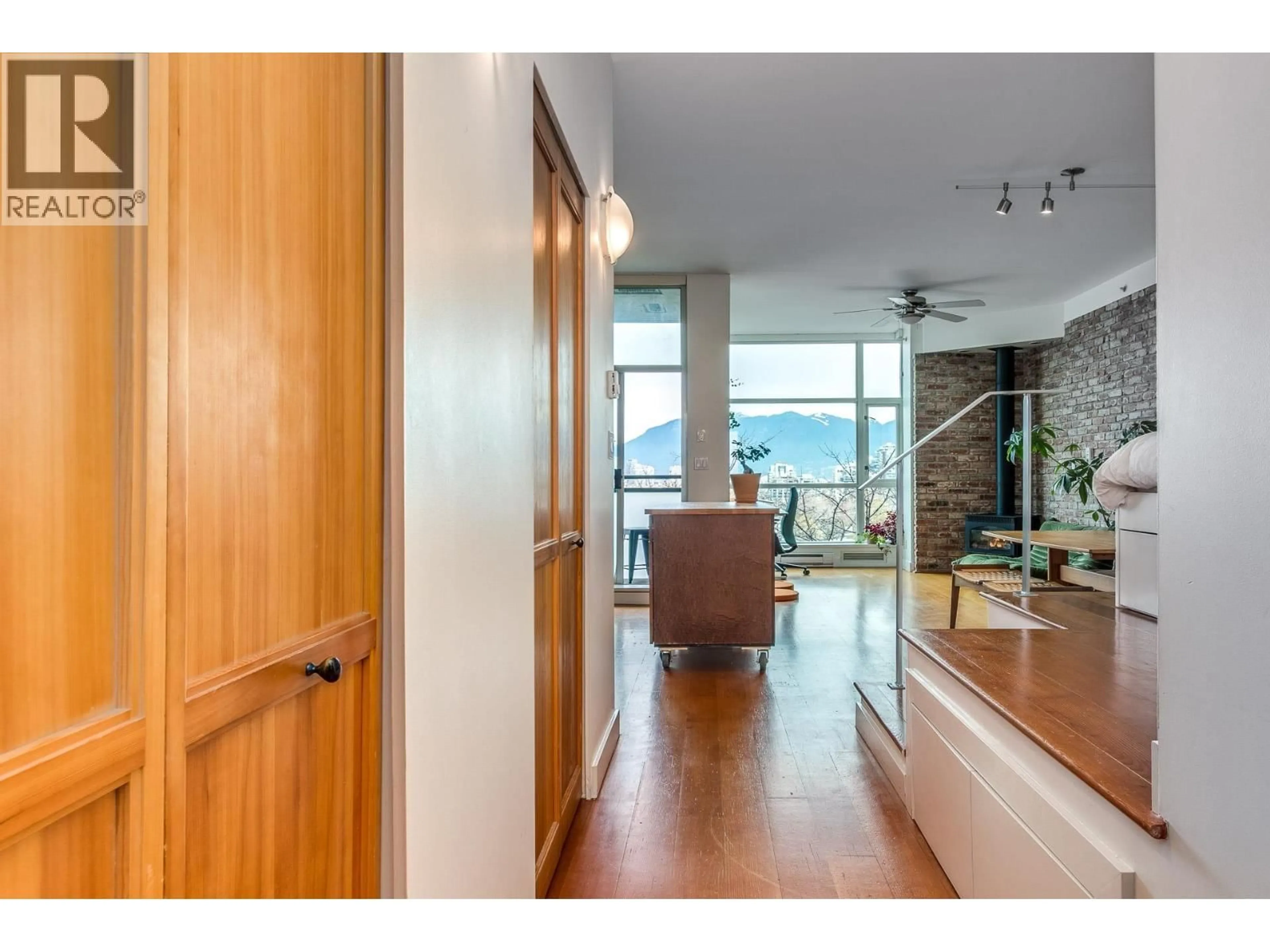 Indoor foyer for 316 - 2515 ONTARIO STREET, Vancouver British Columbia V5T4V4