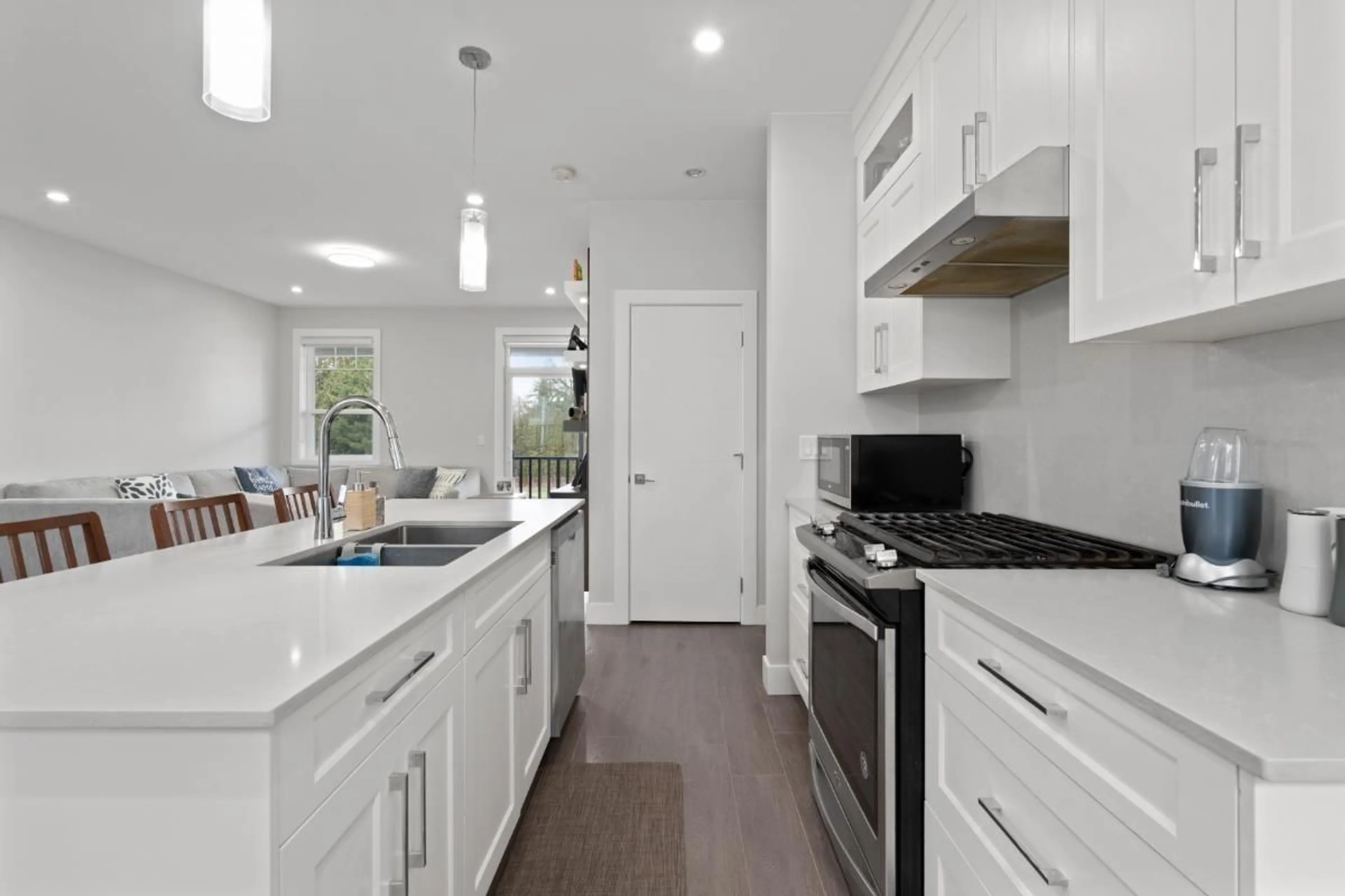Open concept kitchen, ceramic/tile floor for 18 - 7410 194 STREET, Surrey British Columbia V4N6E1