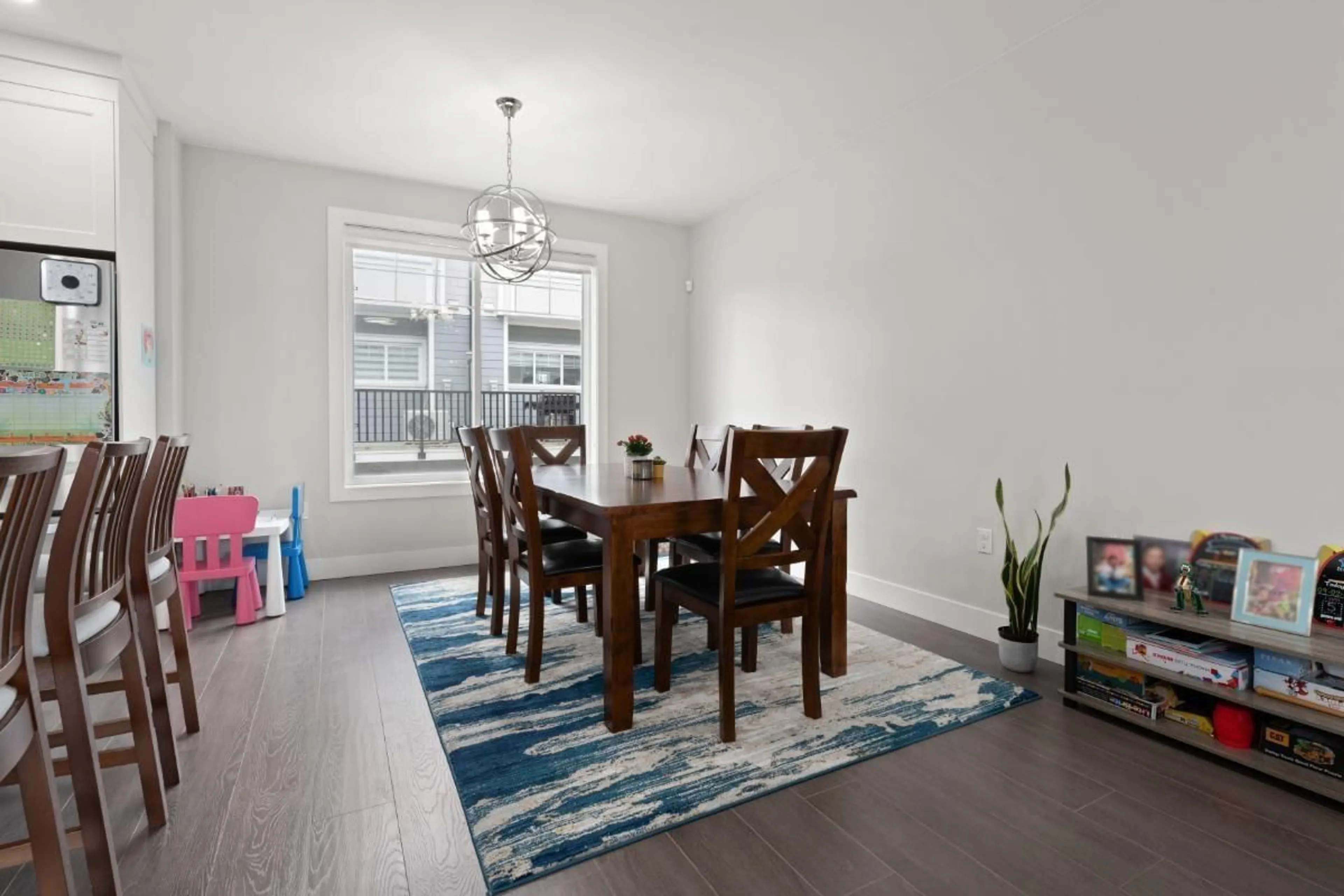 Dining room, wood/laminate floor for 18 - 7410 194 STREET, Surrey British Columbia V4N6E1