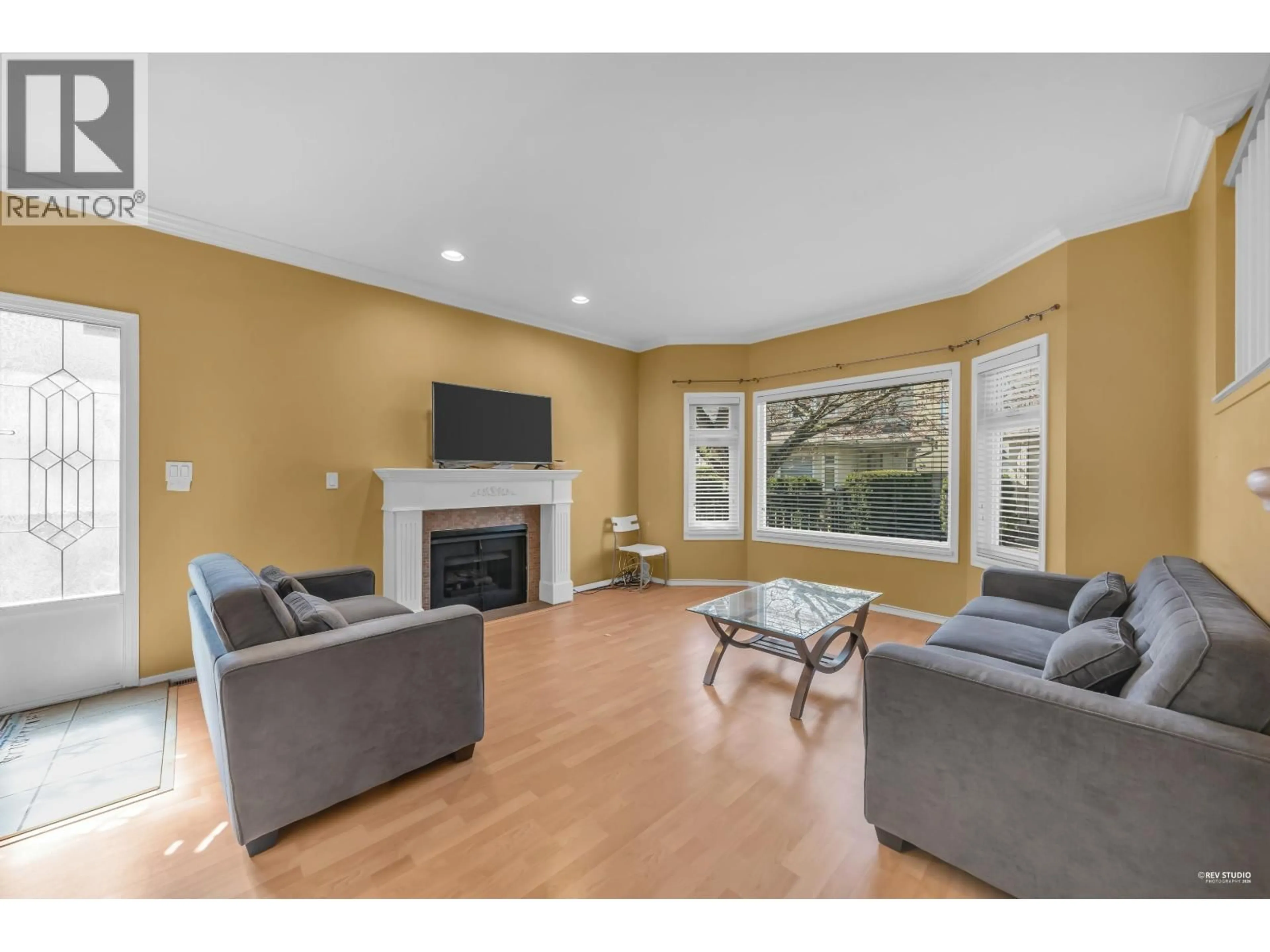Living room with furniture, wood/laminate floor for 15 - 8291 GENERAL CURRIE ROAD, Richmond British Columbia V6Y1L9