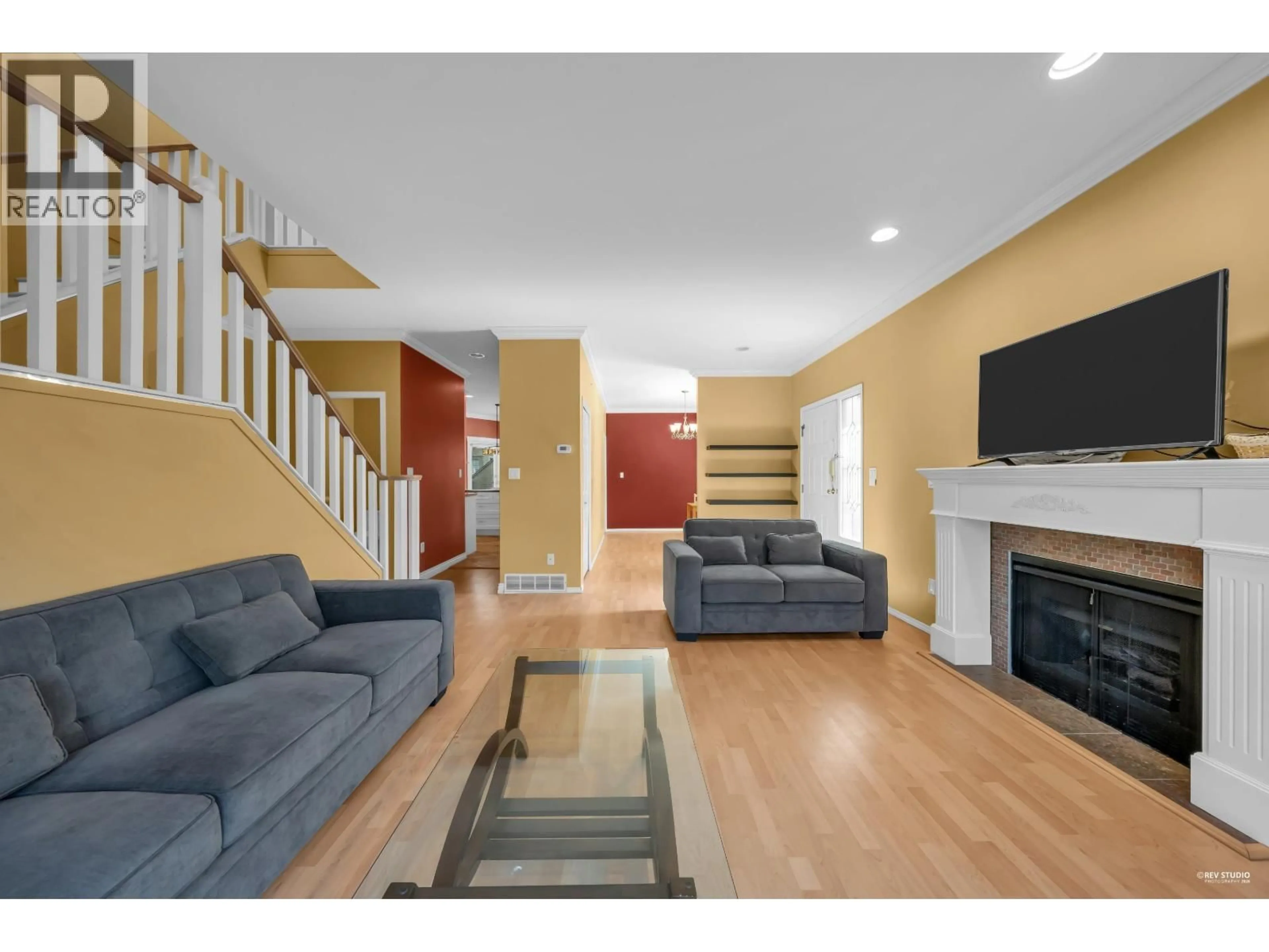 Living room with furniture, wood/laminate floor for 15 - 8291 GENERAL CURRIE ROAD, Richmond British Columbia V6Y1L9