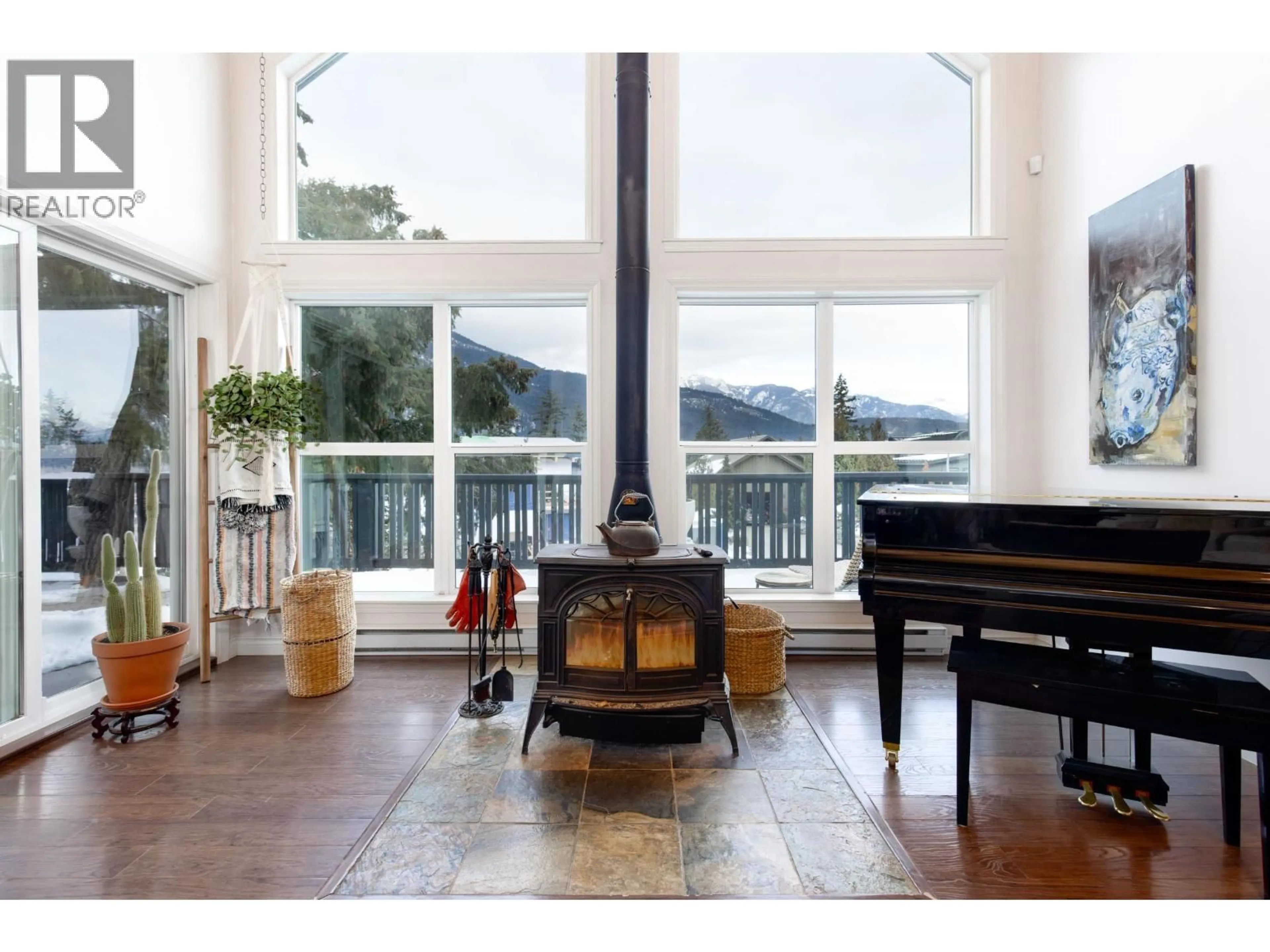 Indoor foyer for 7467 DOGWOOD STREET, Pemberton British Columbia V0N2L0