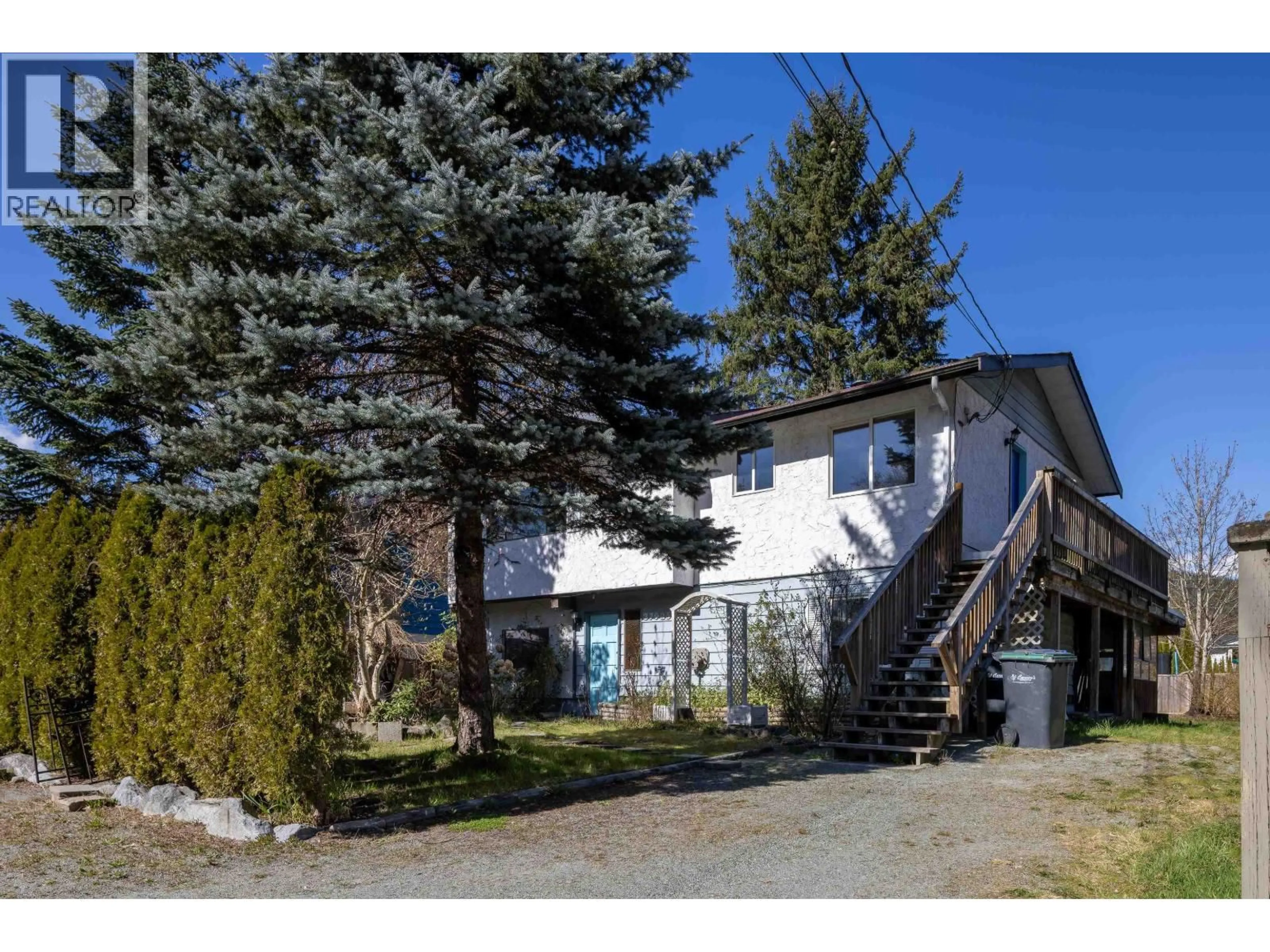 A pic from outside/outdoor area/front of a property/back of a property/a pic from drone, street for 37925 MAGNOLIA CRESCENT, Squamish British Columbia V8B0X7