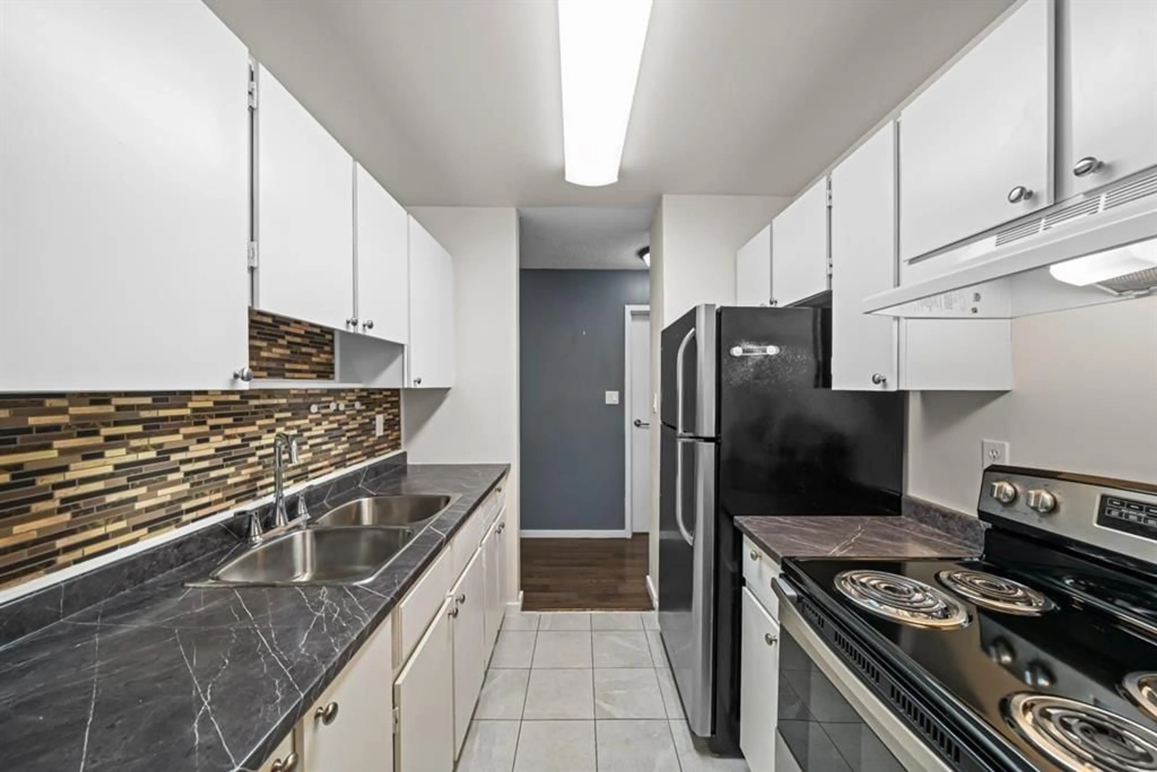 Standard kitchen, unknown for 315 - 1850 SOUTHMERE CRESCENT EAST, Surrey British Columbia V4A6Y6