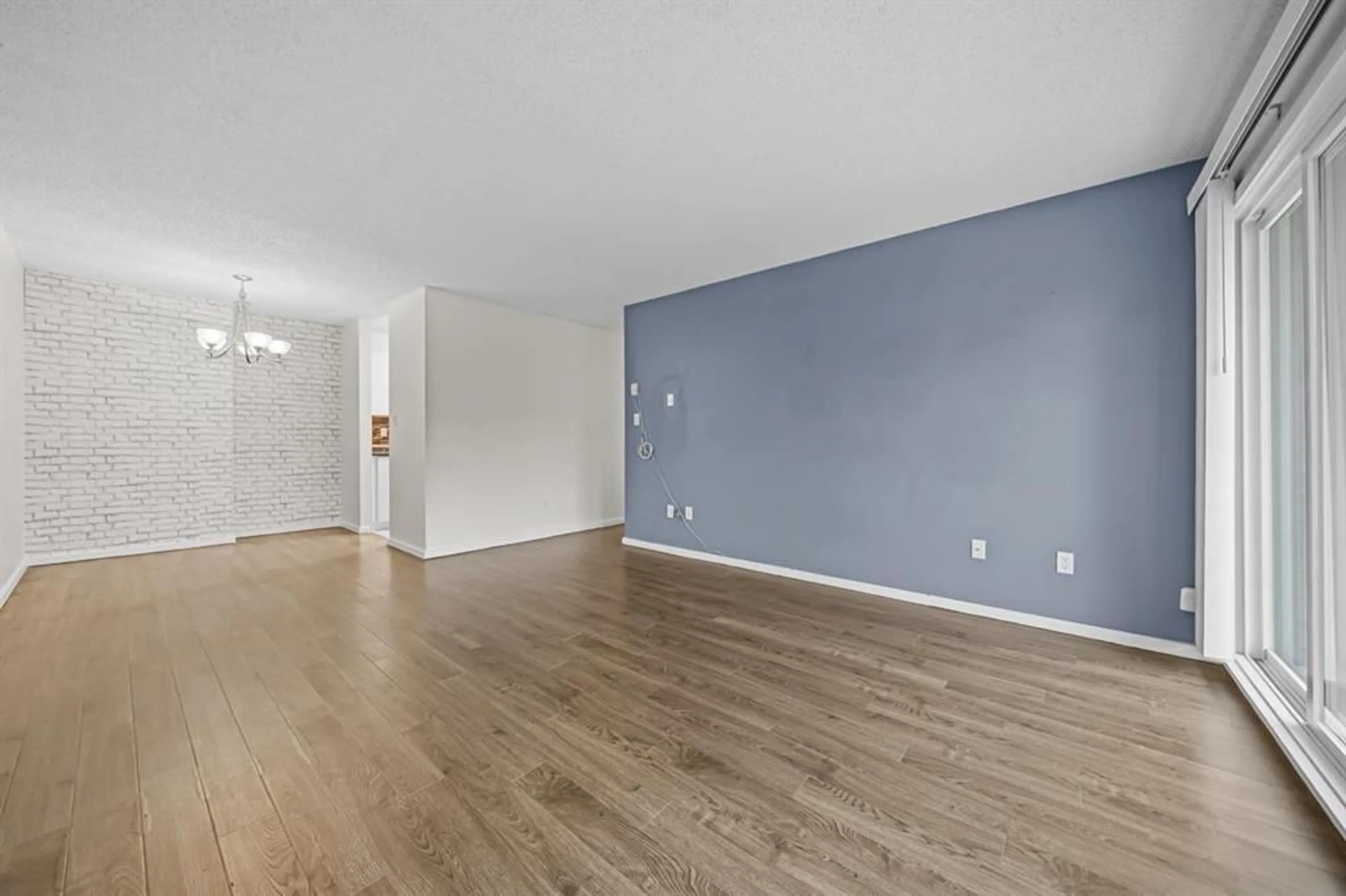A pic of a room for 315 - 1850 SOUTHMERE CRESCENT EAST, Surrey British Columbia V4A6Y6