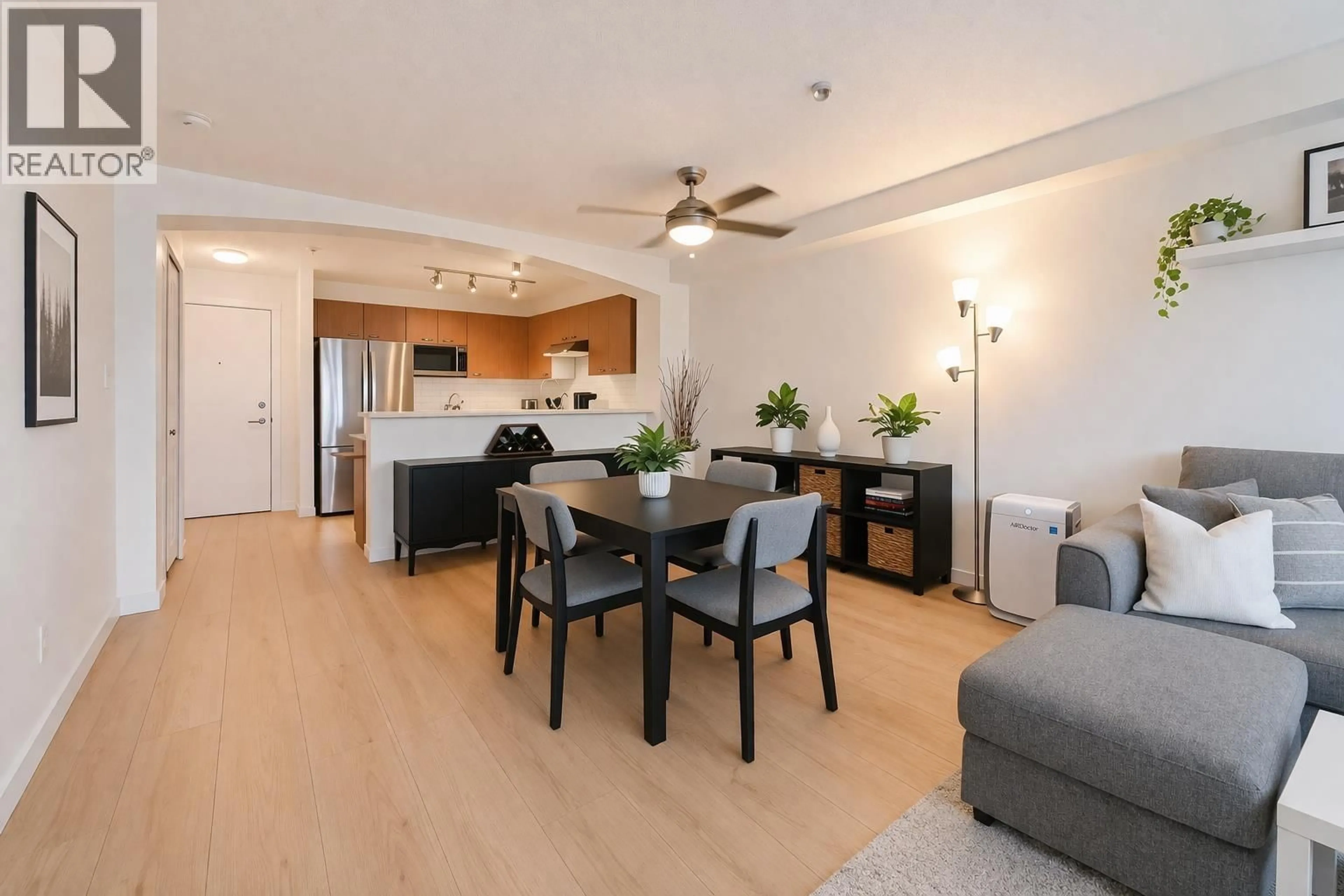 Open concept kitchen, wood/laminate floor for 208 - 2958 SILVER SPRINGS BOULEVARD, Coquitlam British Columbia V3E3R9