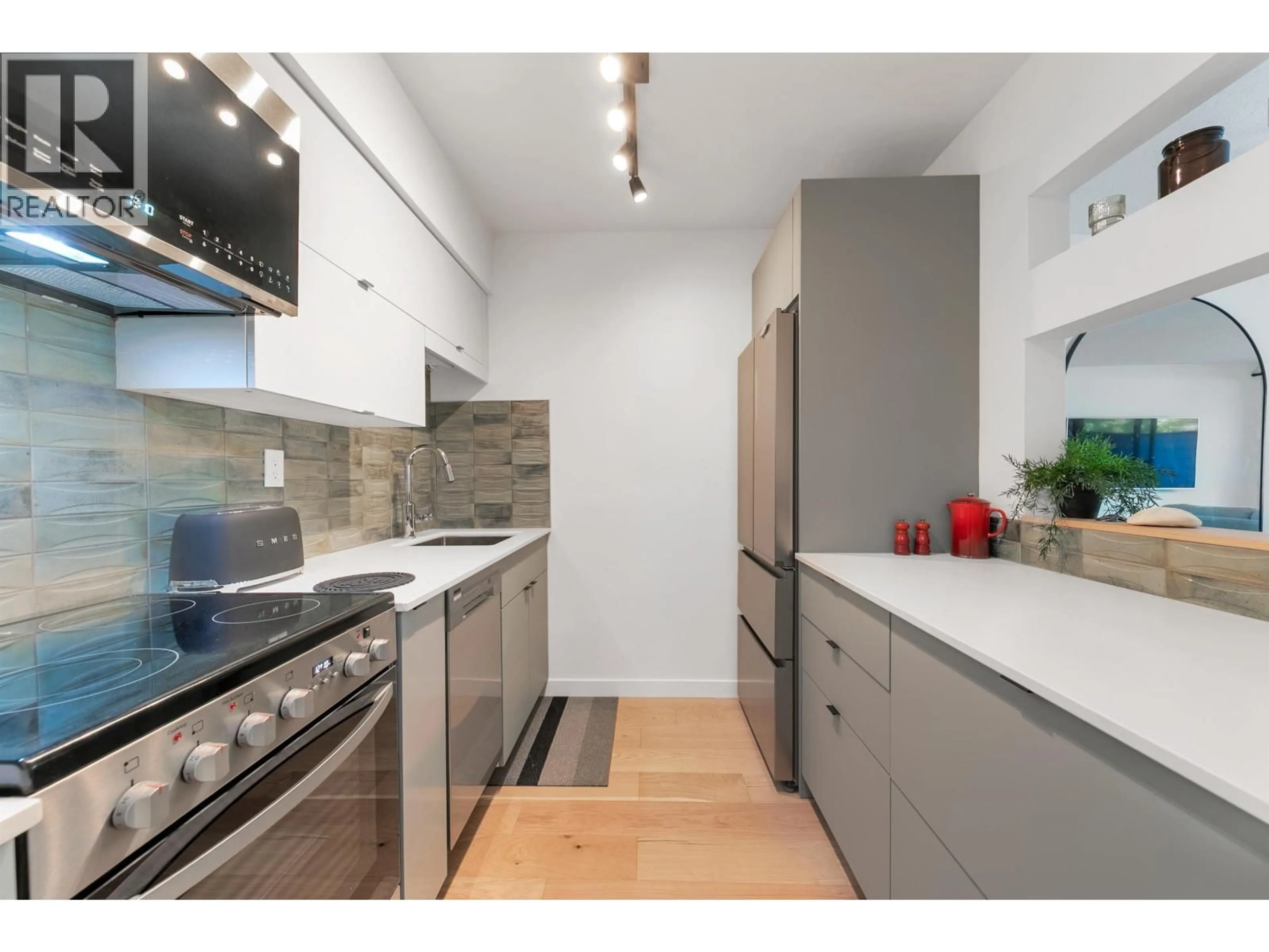 Standard kitchen, unknown for 208 - 2119 BELLEVUE AVENUE, West Vancouver British Columbia V7V1C2