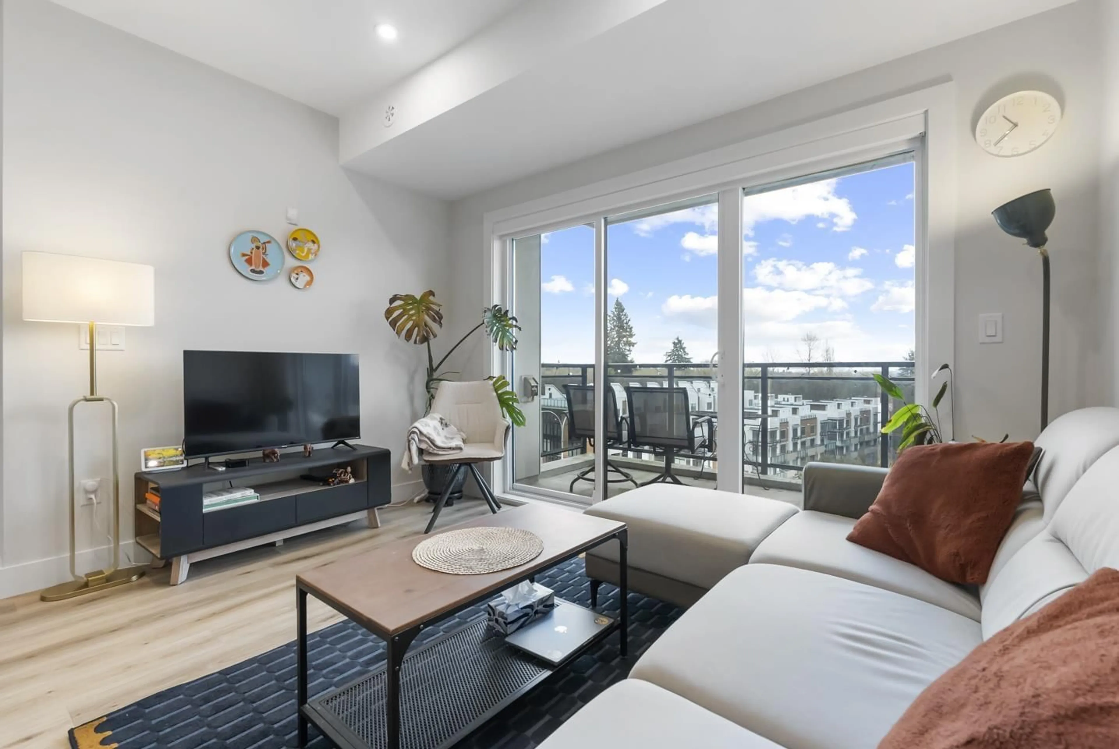 Living room with furniture, unknown for 506 - 6285 KING GEORGE BOULEVARD, Surrey British Columbia V3X0L3