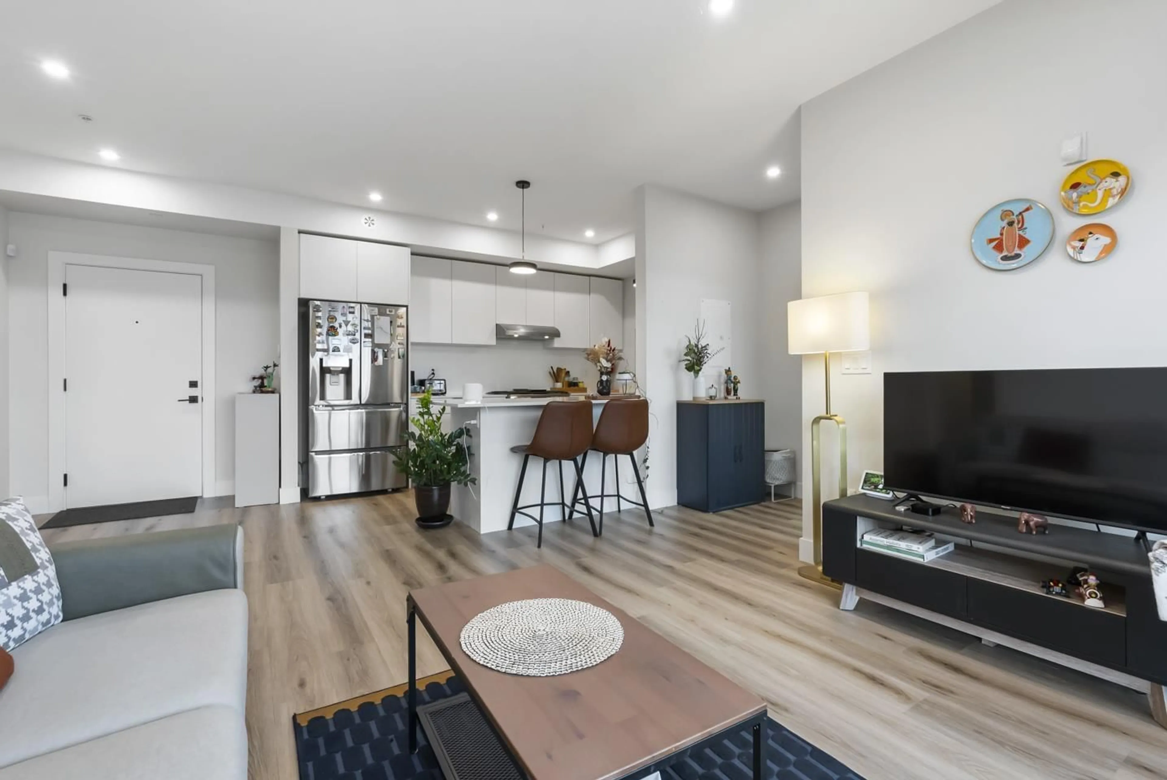 Open concept kitchen, unknown for 506 - 6285 KING GEORGE BOULEVARD, Surrey British Columbia V3X0L3