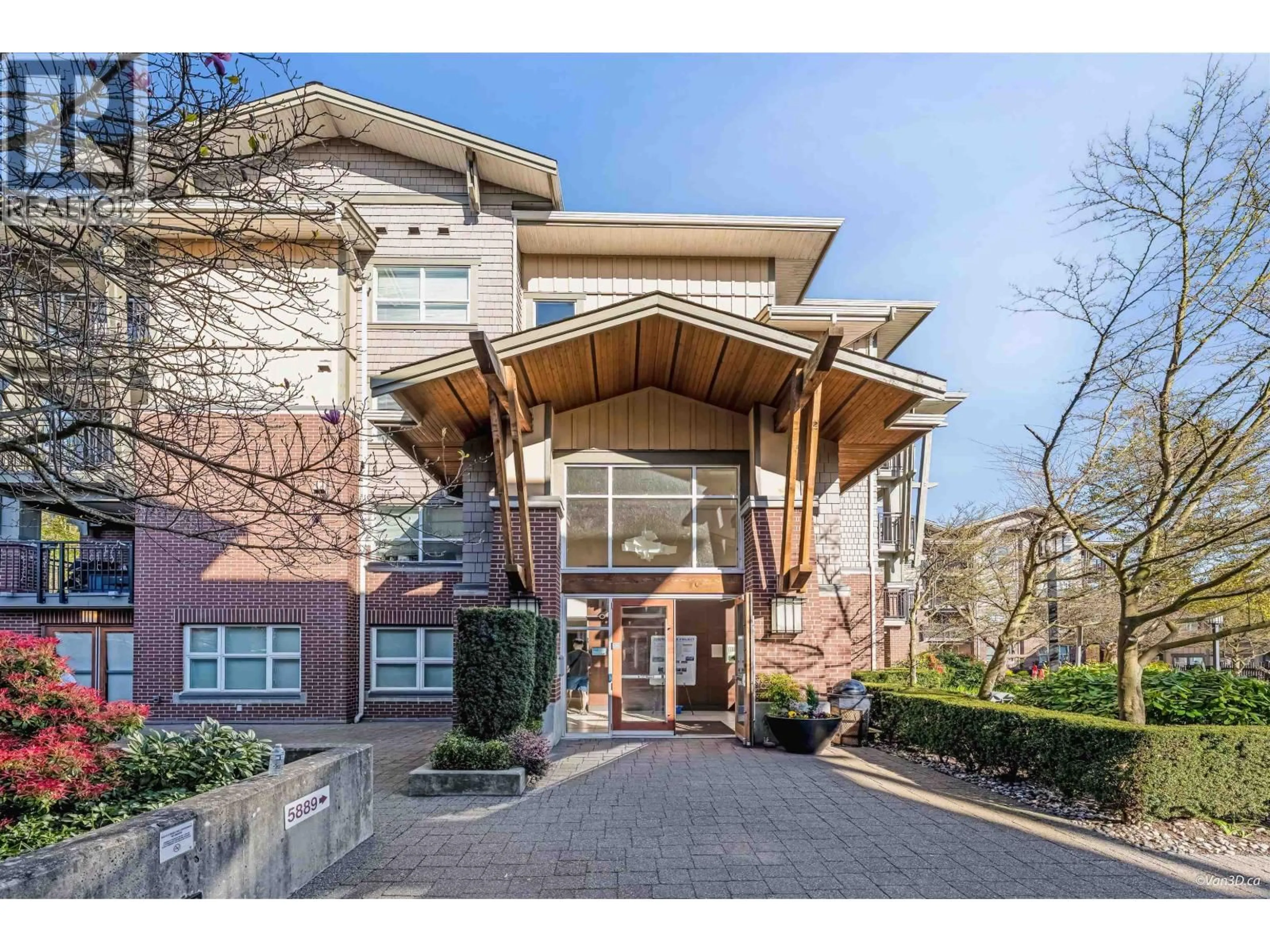 Indoor foyer for 303 - 5889 IRMIN STREET, Burnaby British Columbia V5J0C1
