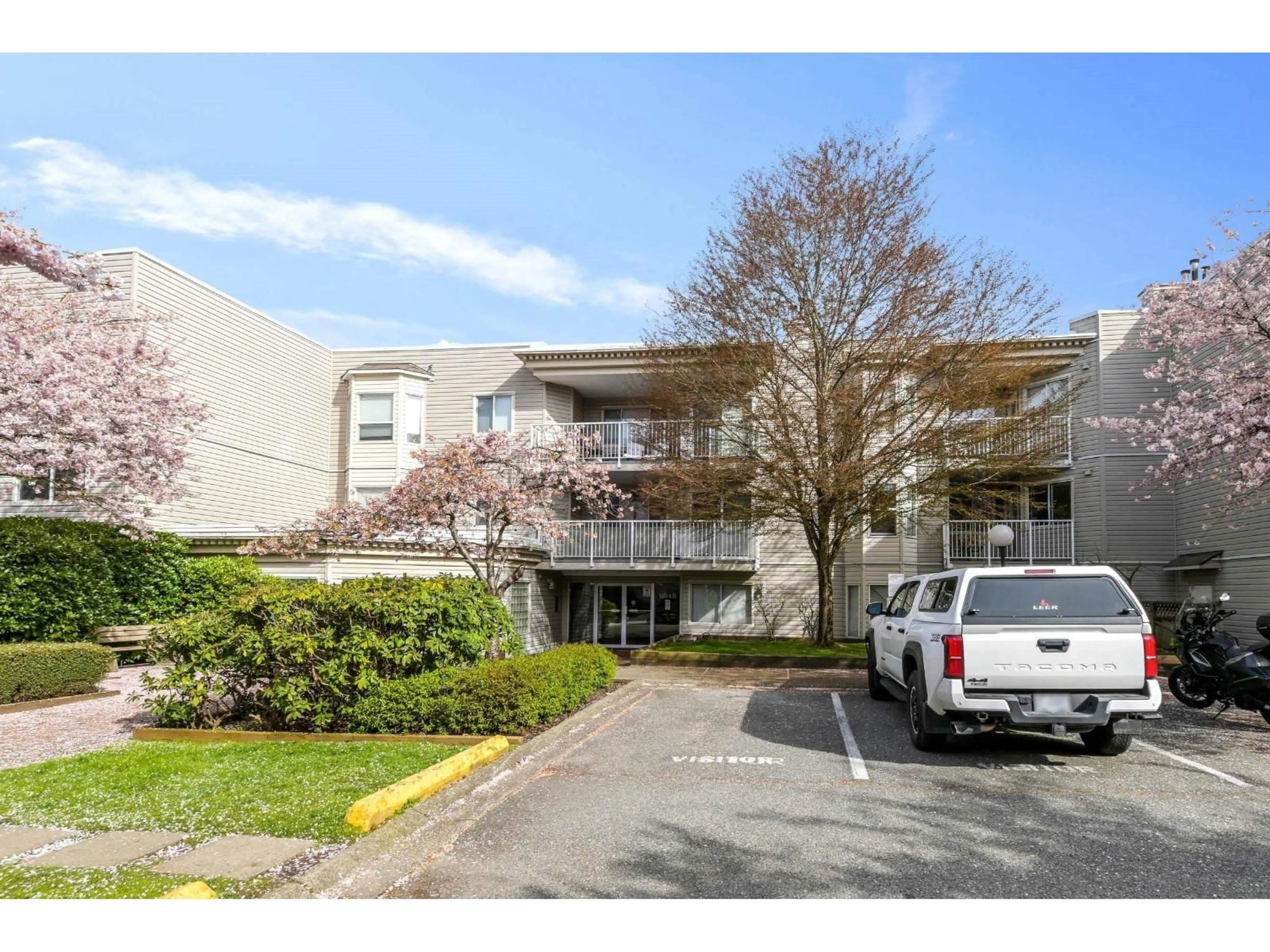 Unknown for 102 - 9948 151 STREET, Surrey British Columbia V3R0V6