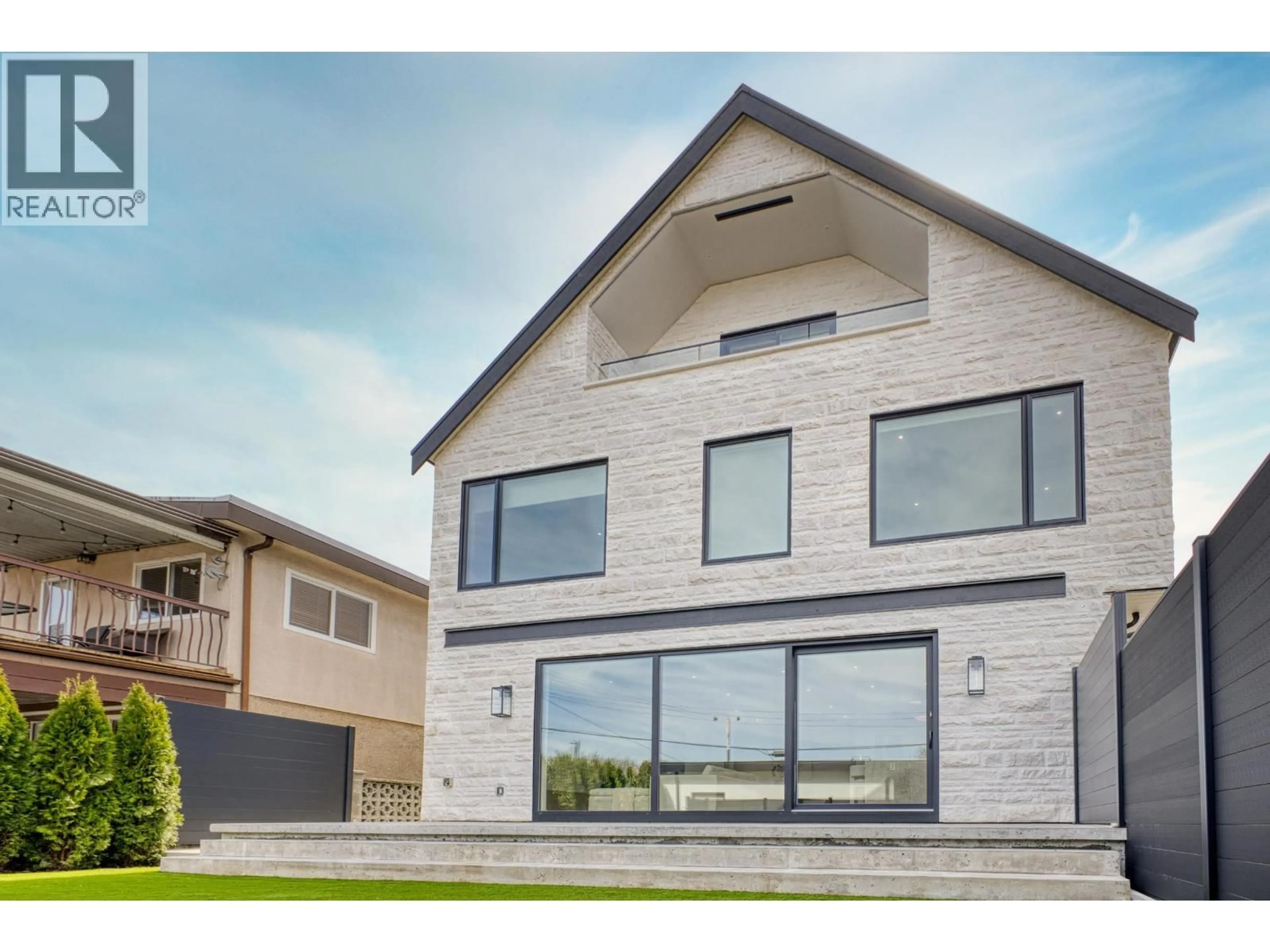 Home with vinyl exterior material, building for 2 - 2425 KITCHENER STREET, Vancouver British Columbia V5K3C4