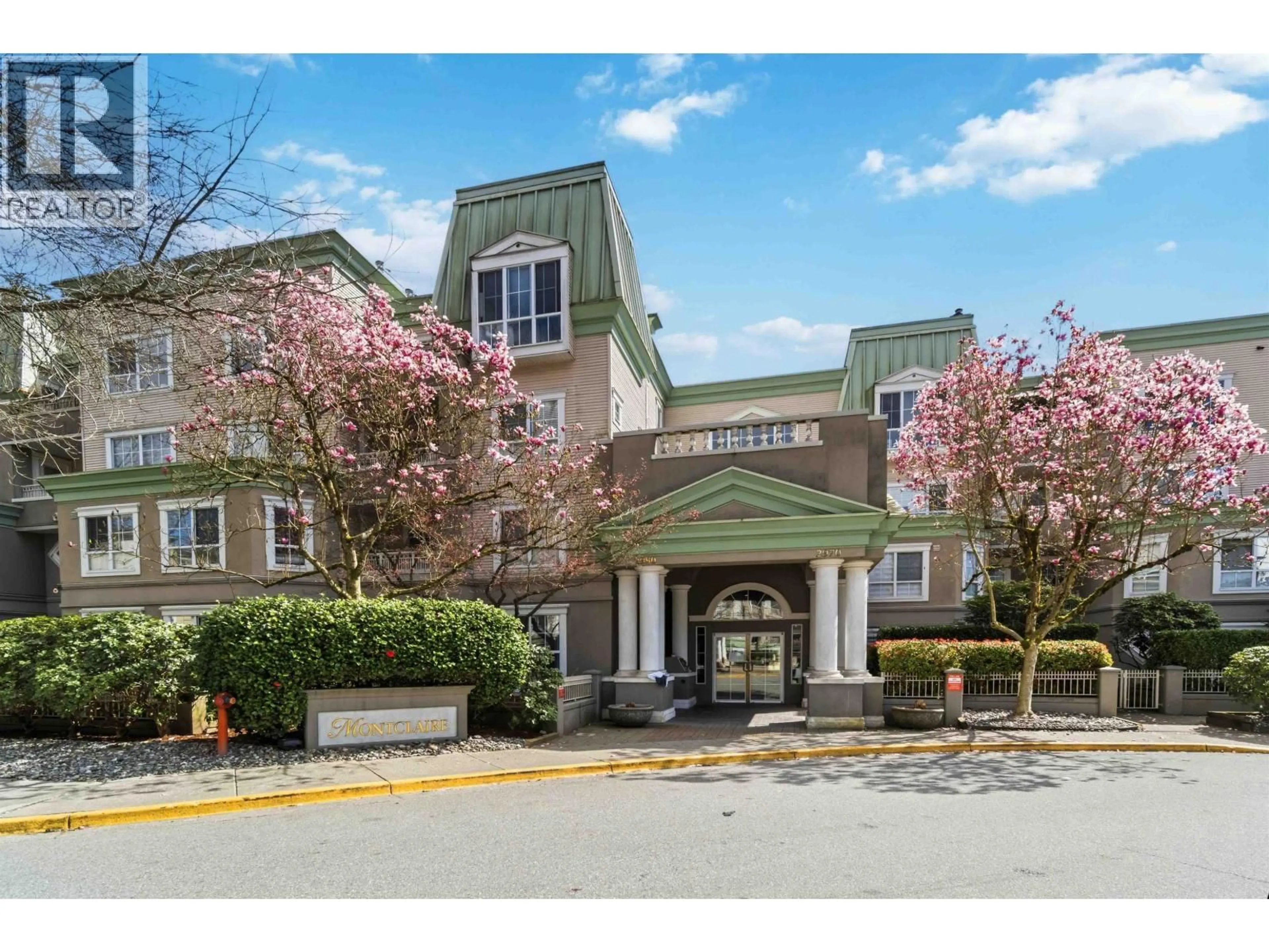 Indoor foyer for 310 - 2970 PRINCESS CRESCENT, Coquitlam British Columbia V3B7R5