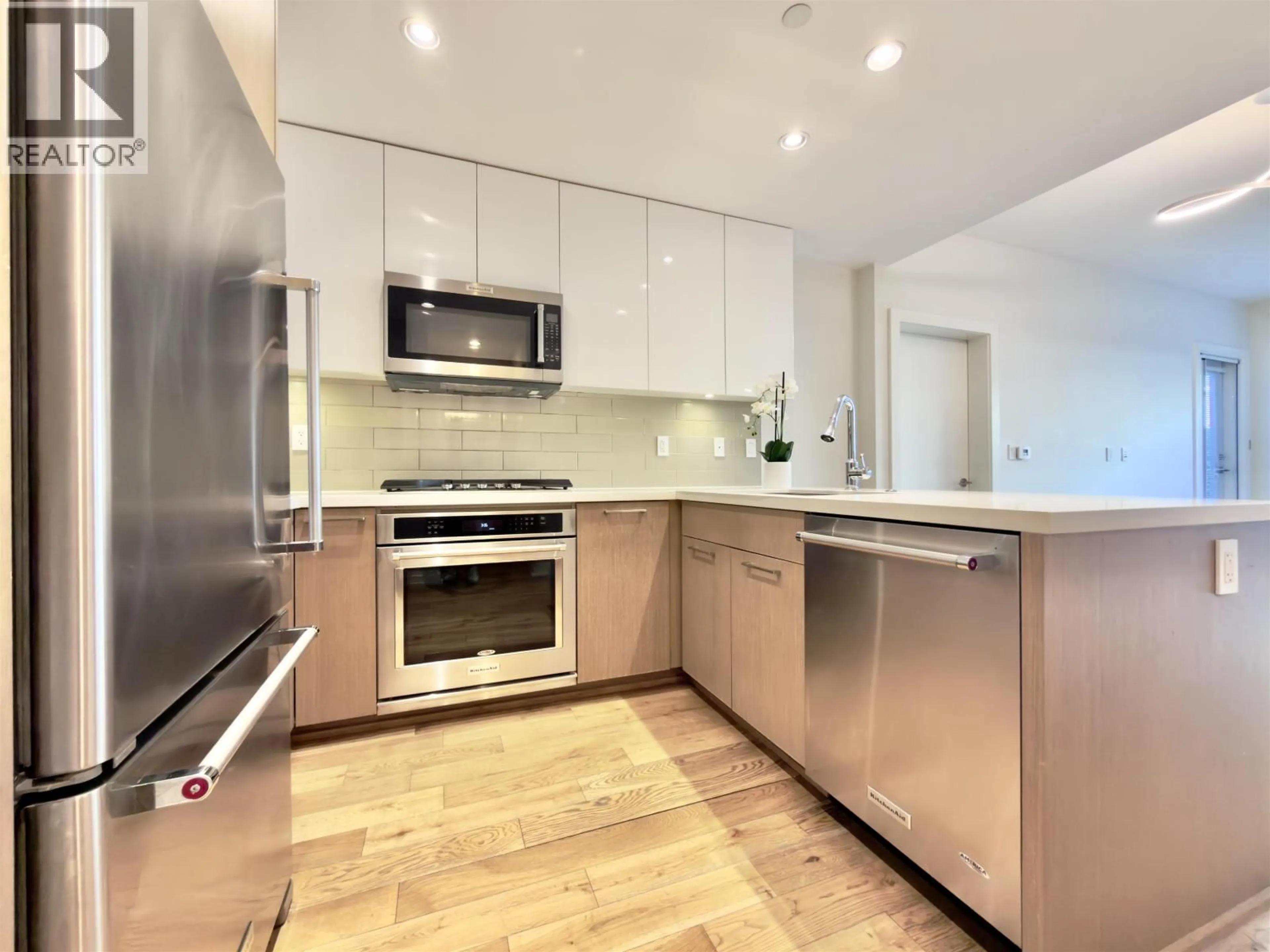 Contemporary kitchen, unknown for 128 - 5311 CEDARBRIDGE WAY, Richmond British Columbia V6X0L6
