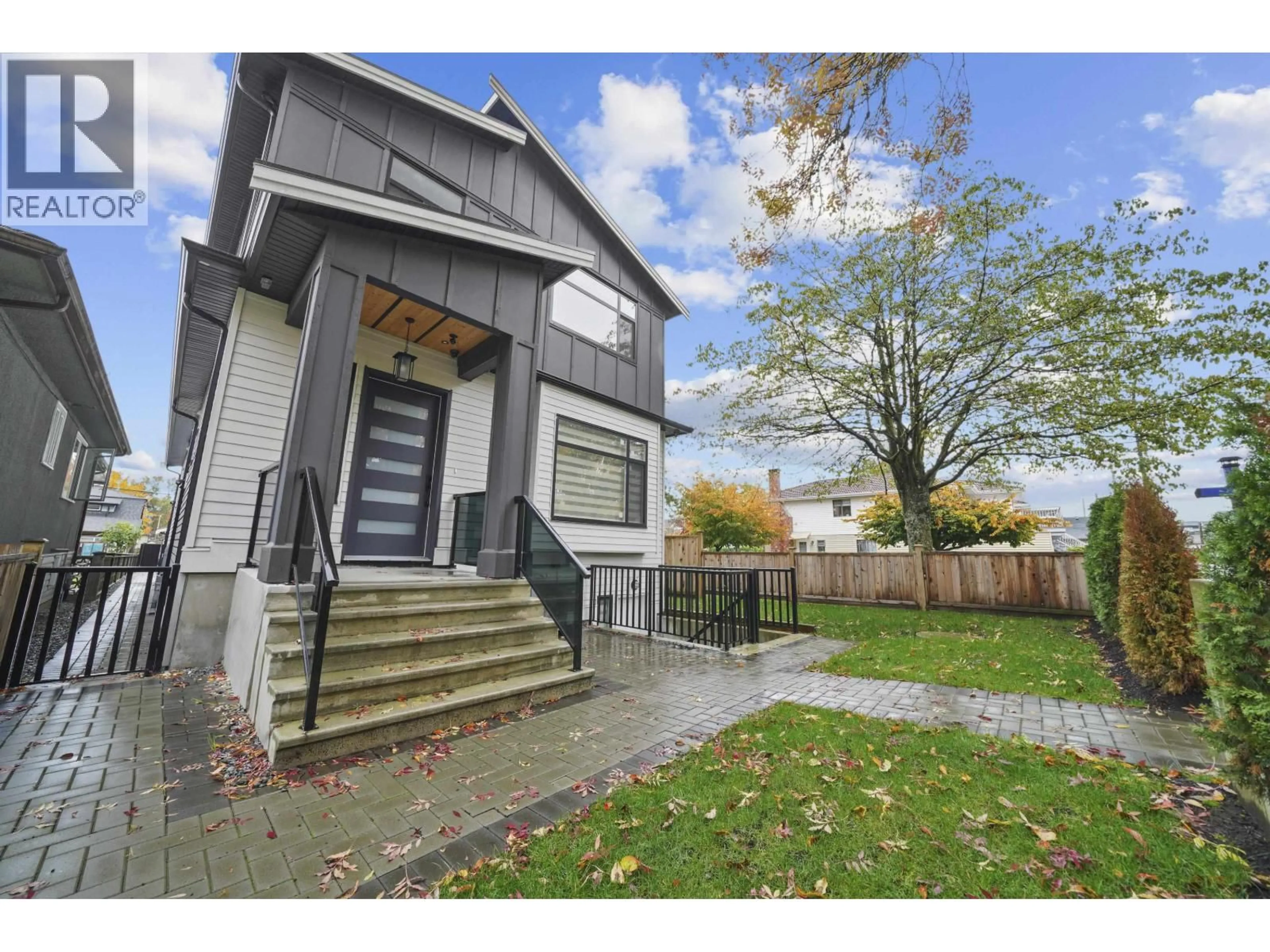 Unknown for 2995 17TH AVENUE, Vancouver British Columbia V5M2N4