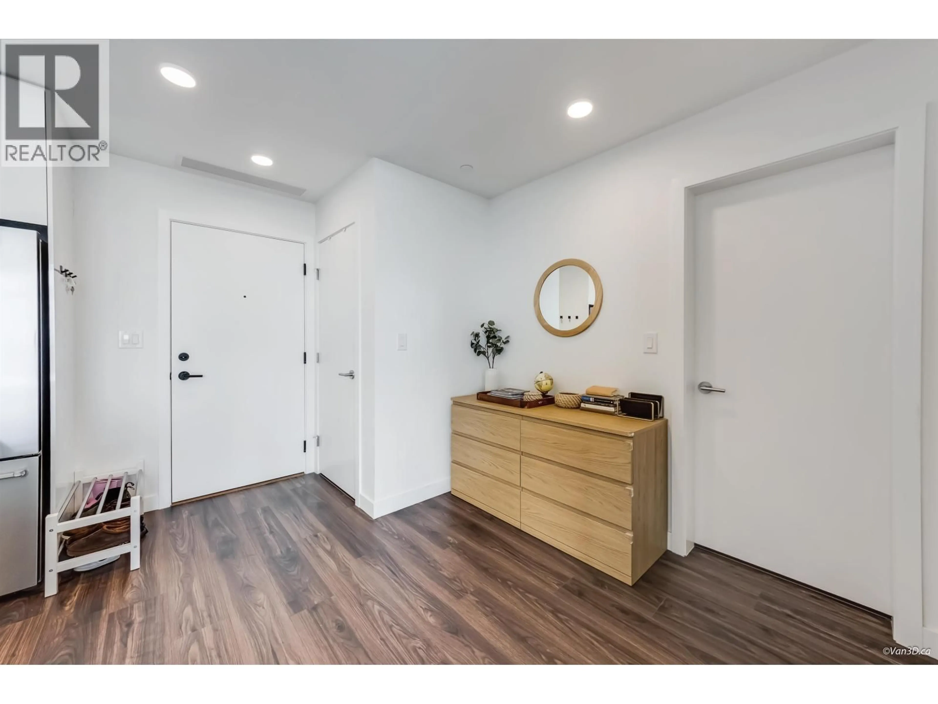 Indoor entryway for 1507 - 518 CLARKE ROAD, Coquitlam British Columbia V3J0S7