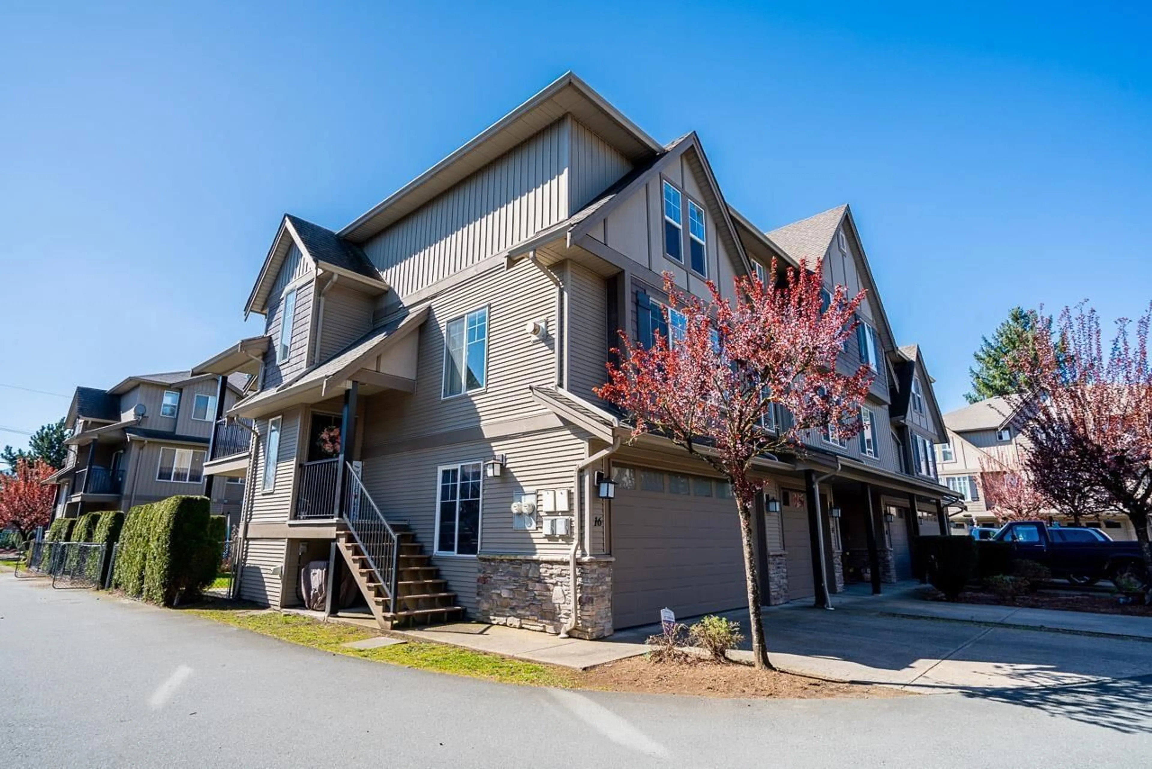 A pic from outside/outdoor area/front of a property/back of a property/a pic from drone, unknown for 16 - 46321 CESSNA DRIVE, Chilliwack British Columbia V2P1A7