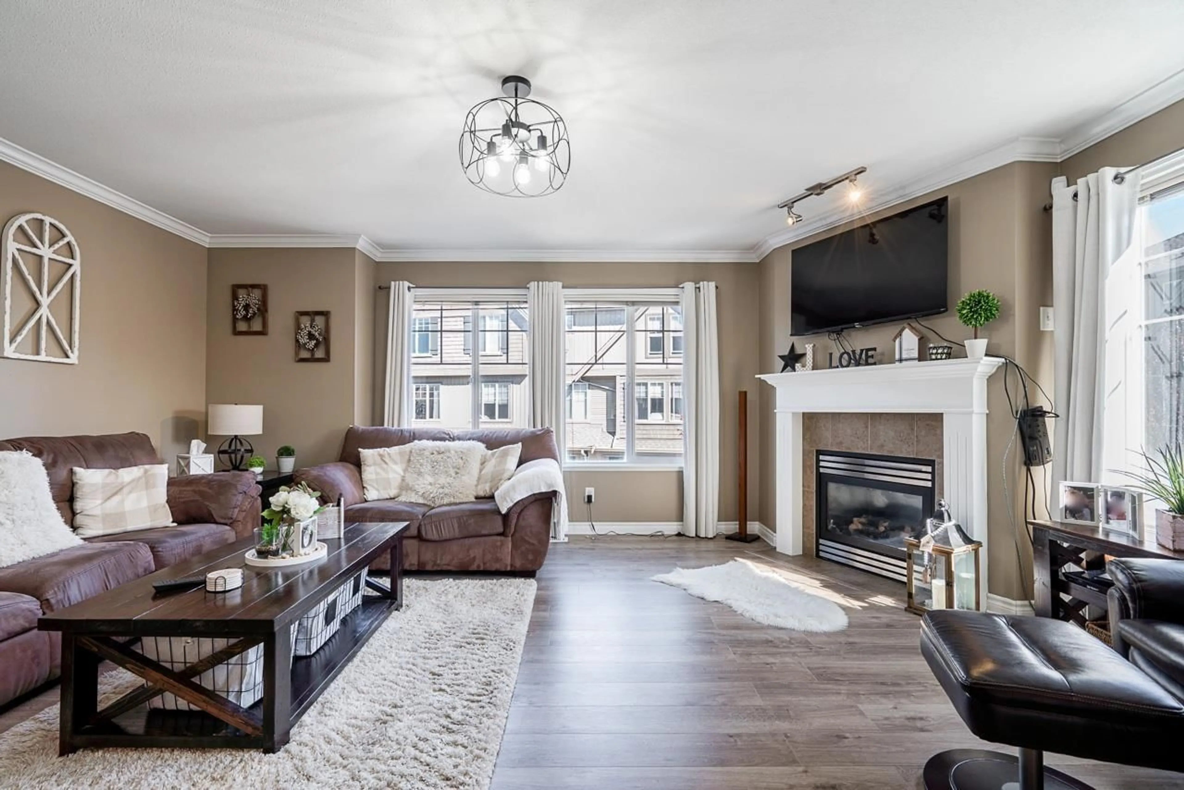 Living room with furniture, unknown for 16 - 46321 CESSNA DRIVE, Chilliwack British Columbia V2P1A7