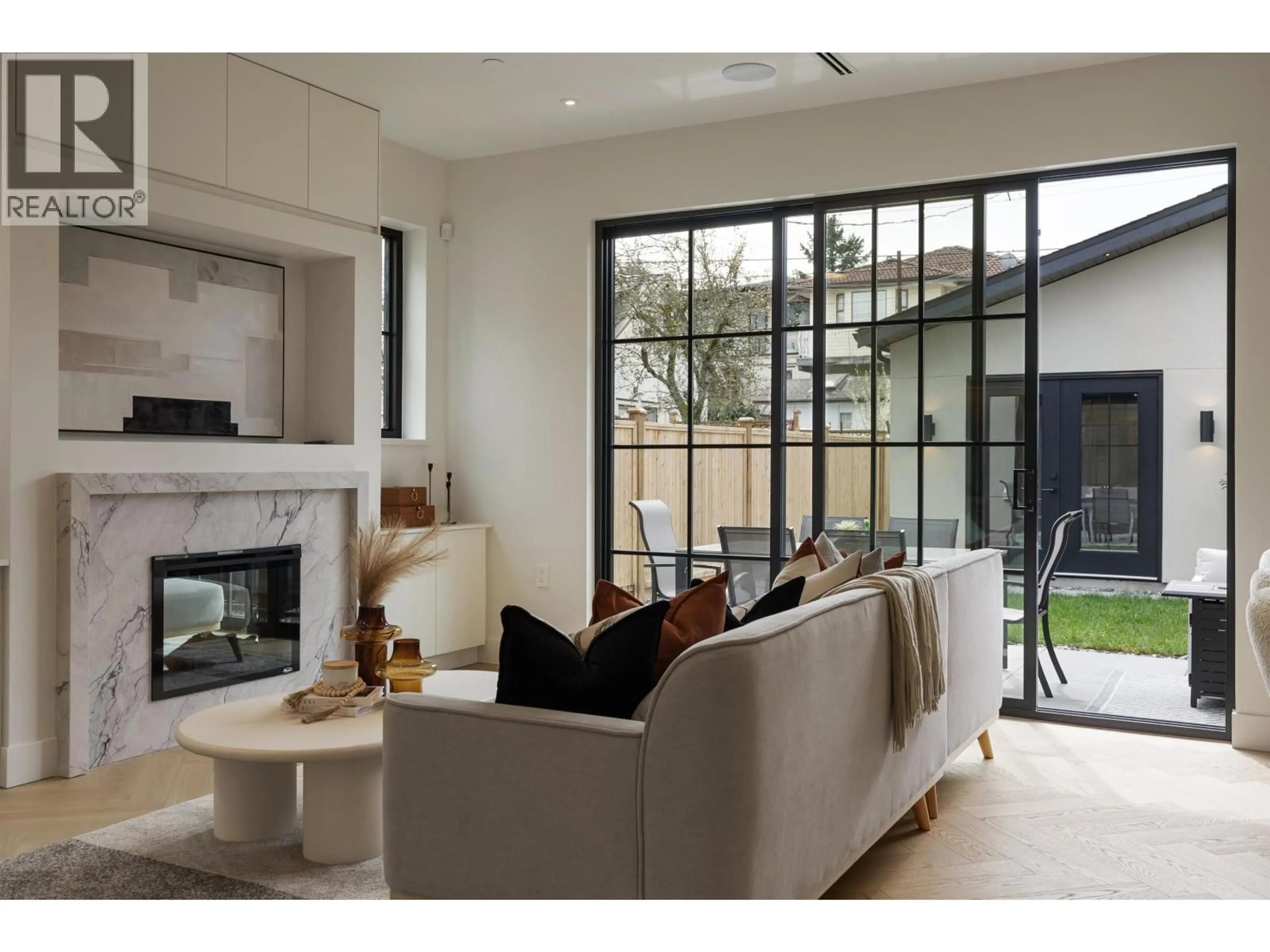 Living room with furniture, unknown for 2 - 240 37TH AVENUE, Vancouver British Columbia V5W1E6