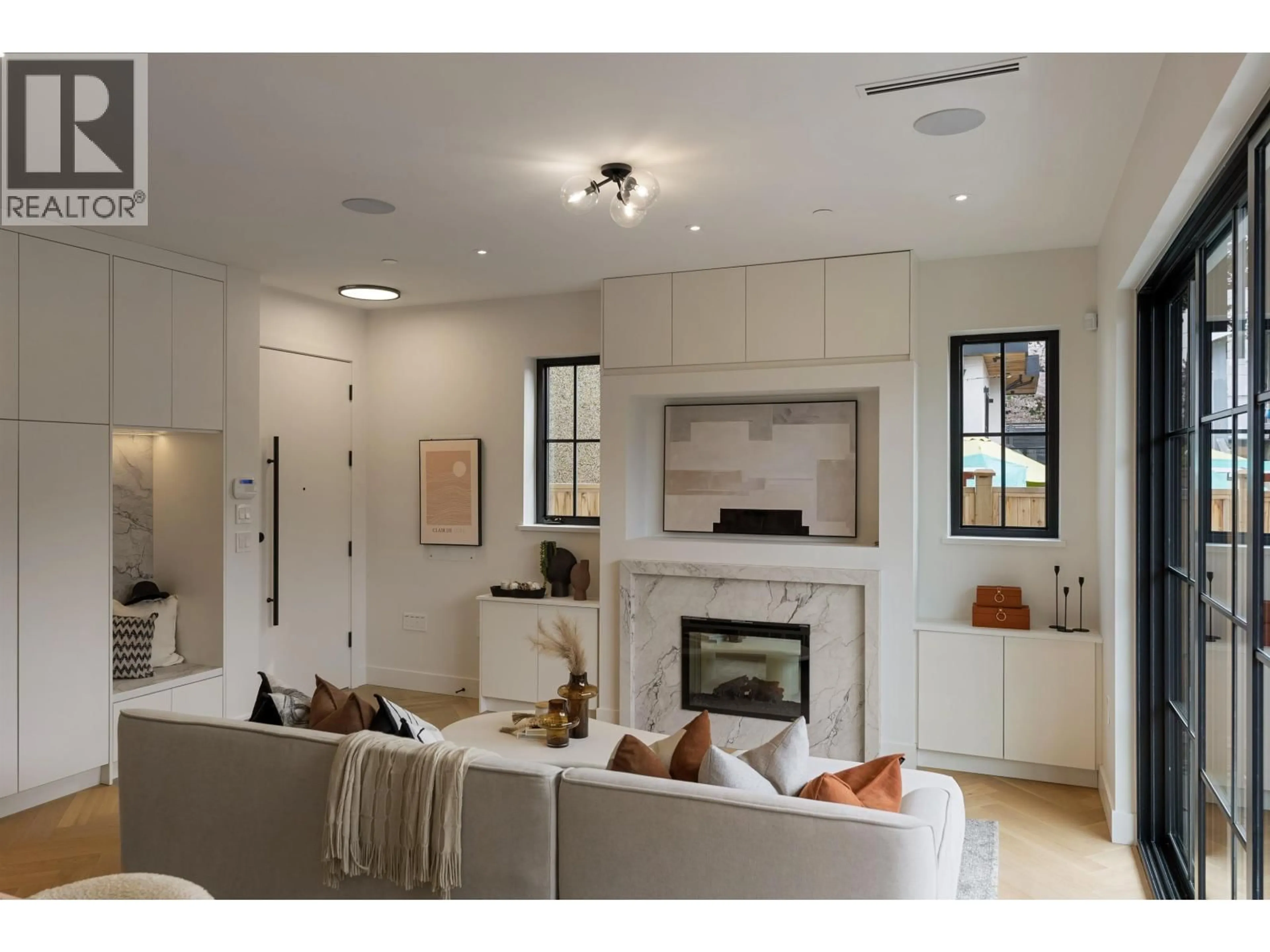 Living room with furniture, unknown for 2 - 240 37TH AVENUE, Vancouver British Columbia V5W1E6