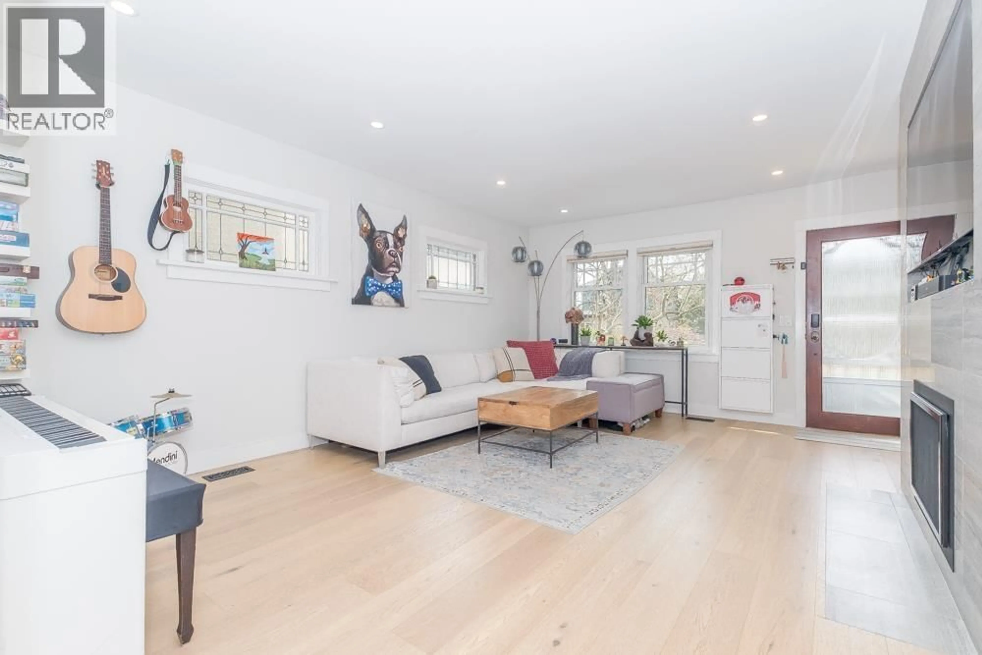 Living room with furniture, unknown for 1610 SALSBURY DRIVE, Vancouver British Columbia V5L4B8