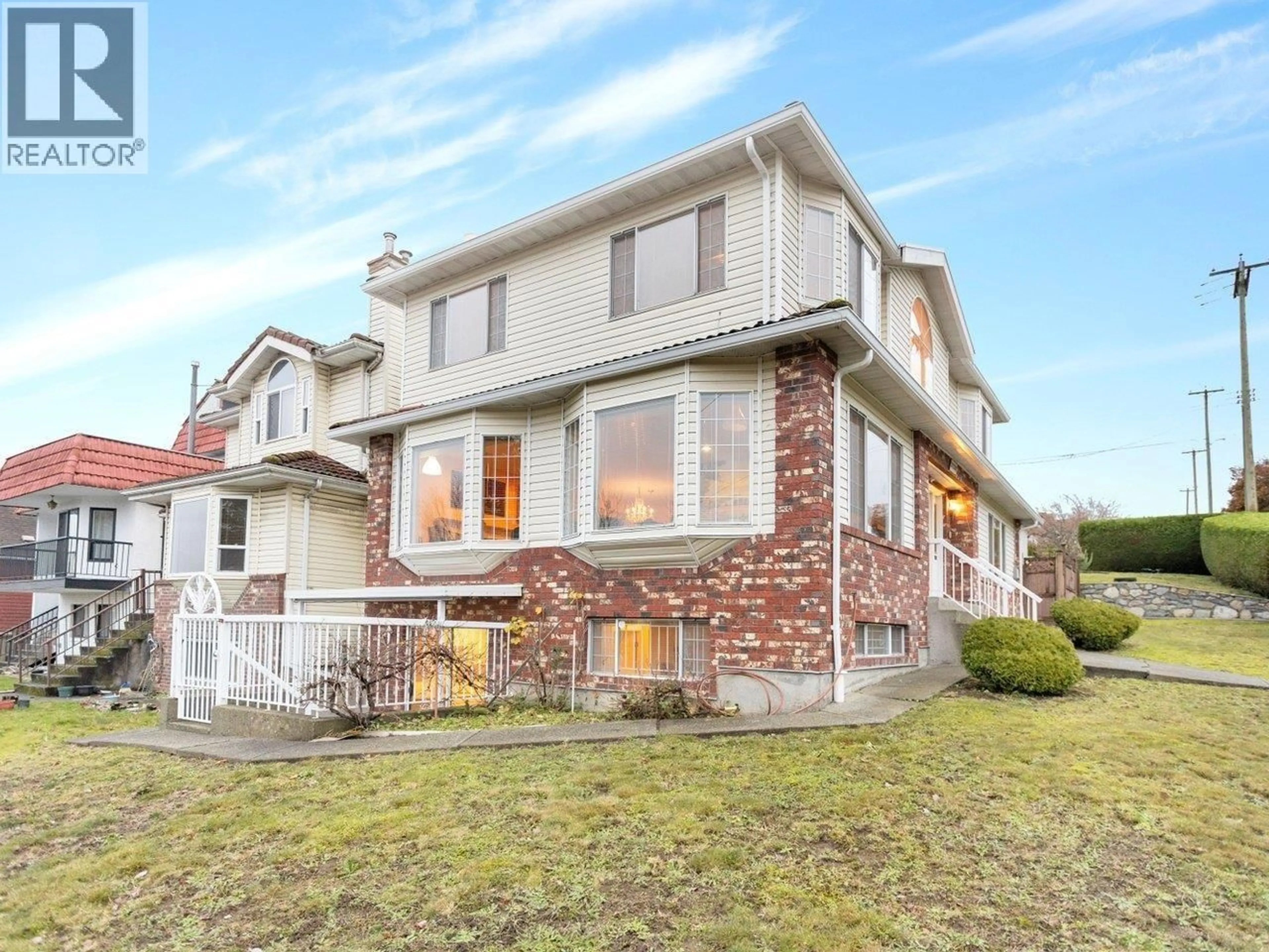 Unknown for 3288 5TH AVENUE, Vancouver British Columbia V5M1P3