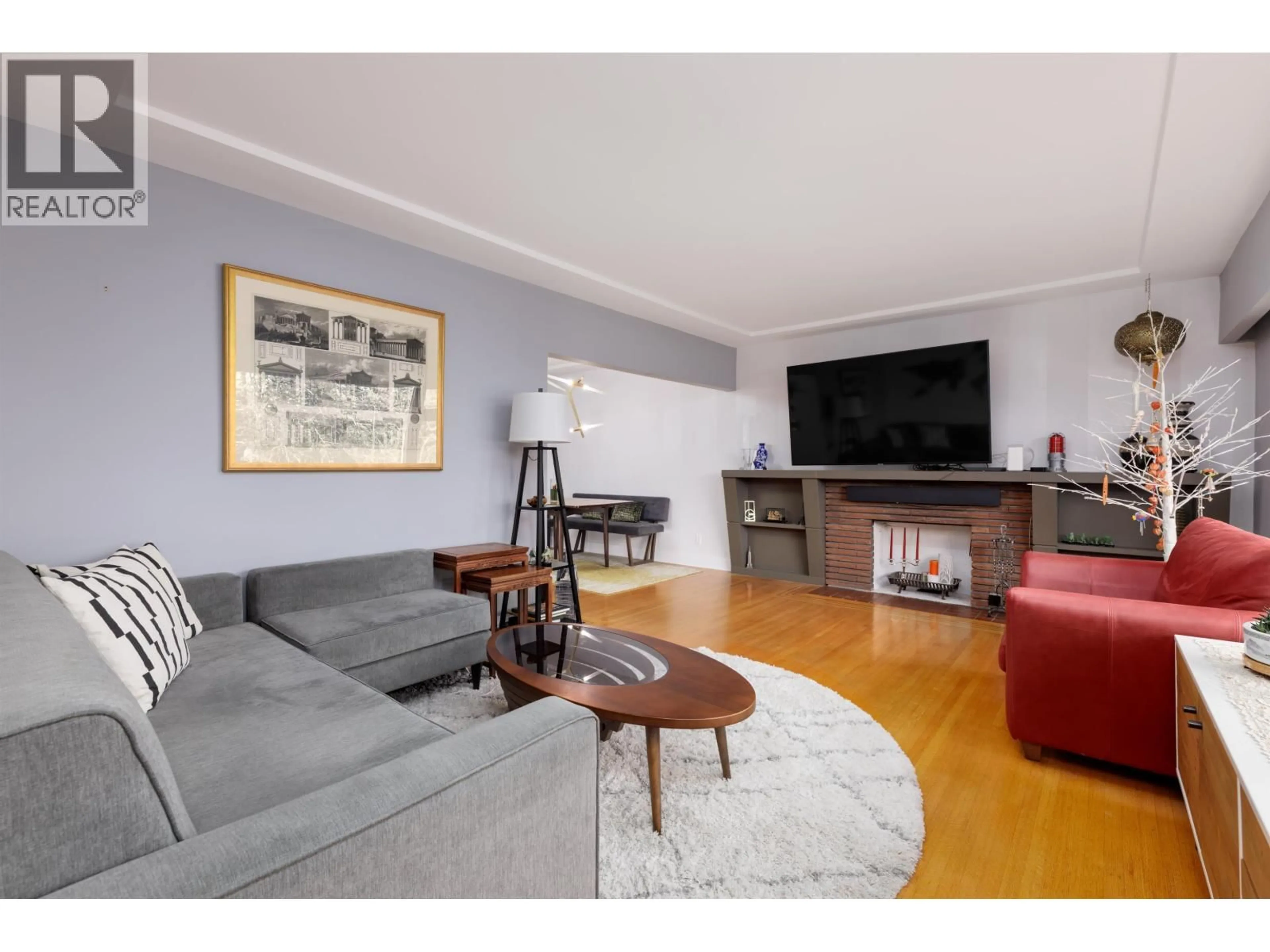 Living room with furniture, wood/laminate floor for 5935 PRINCE ALBERT STREET, Vancouver British Columbia V5W3E2